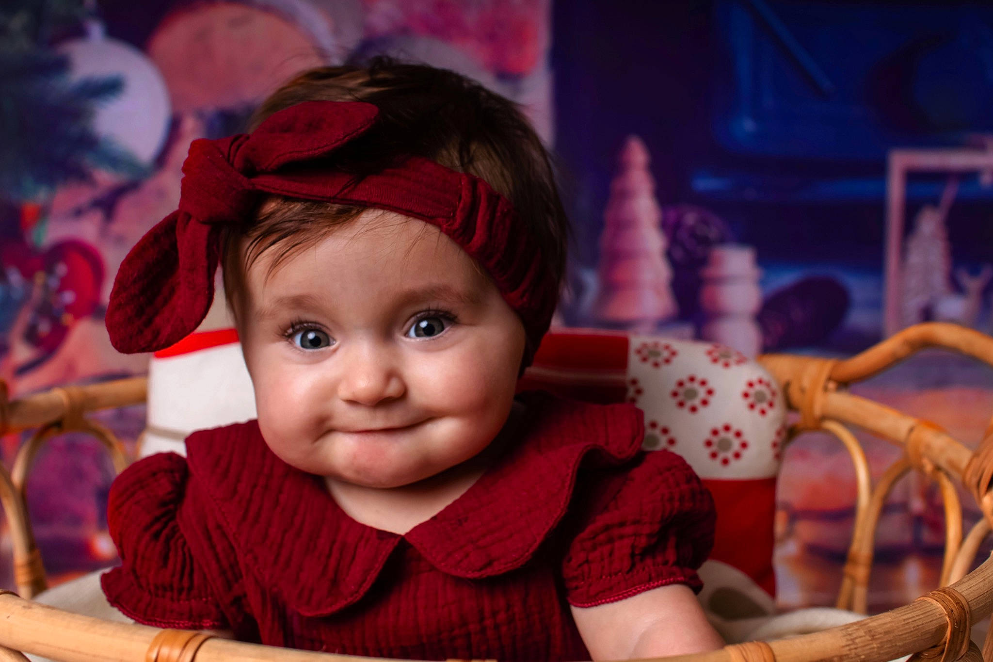 Louna a rejoint le concours — aidez-le/la à gagner de superbes lots ! baby, baby_toddler_clothing, cap, cheek, child, event, fashion_accessory, fun, happy, headgear, headwear, leisure, magenta, organ, person, pink, sitting, skin, smile, snapshot