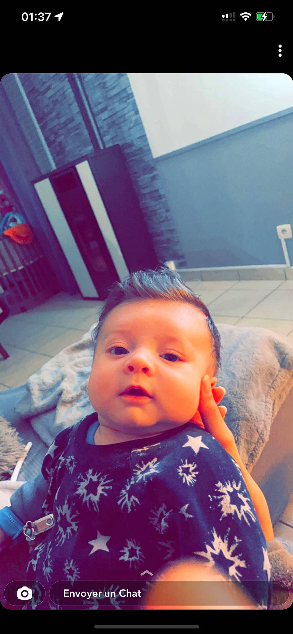 Nateo participe au concours pour gagner de l'argent avec cette photo : baby, baby_toddler_clothing, blue, chair, cheek, child, cool, ear, eyelash, forehead, fun, hairstyle, happy, head, leisure, nose, person, sitting, skin, t_shirt