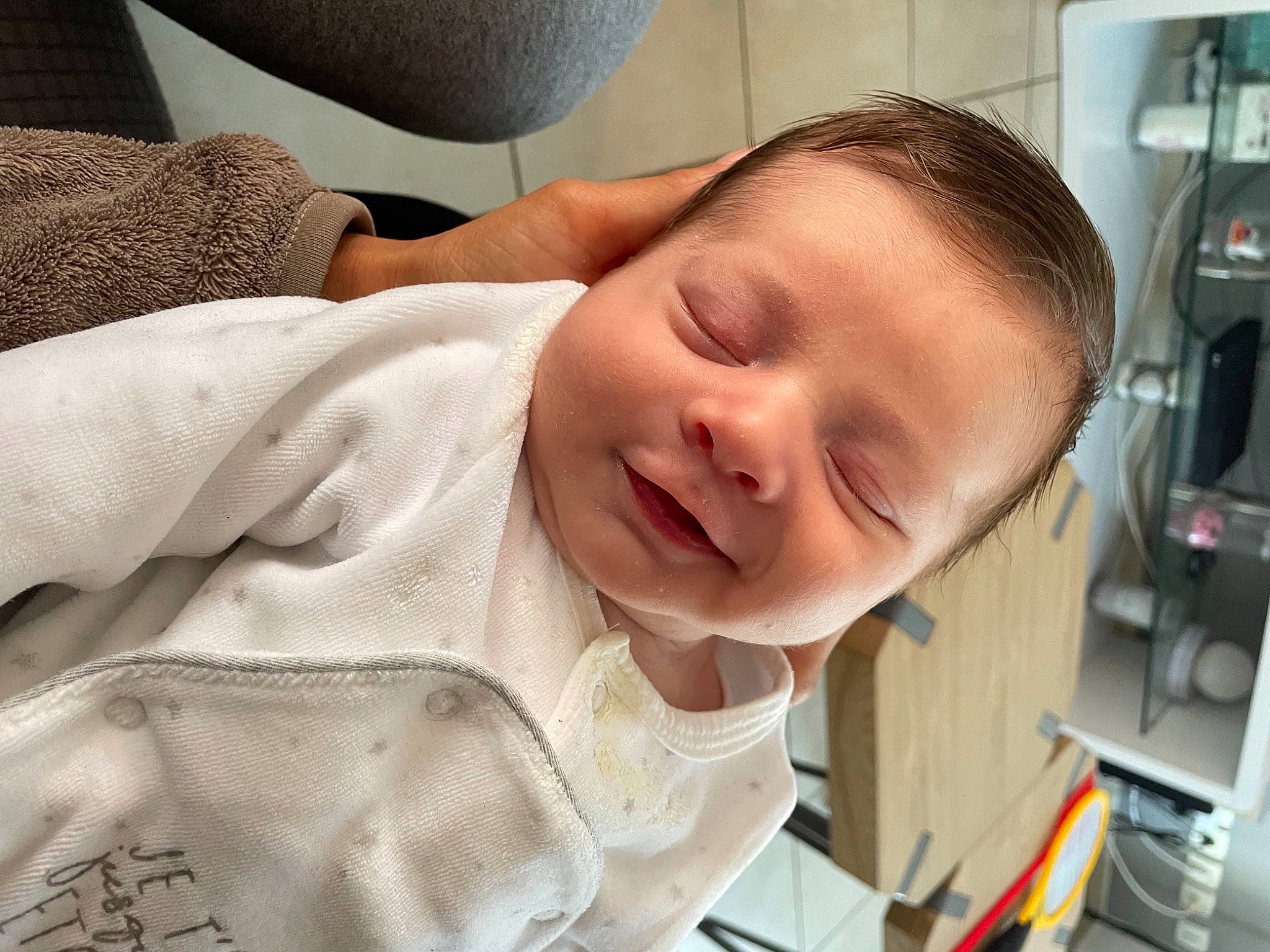 Nateo participe au concours pour gagner de l'argent avec cette photo : baby, baby_products, baby_toddler_clothing, cheek, child, chin, collar, comfort, ear, eyebrow, home_appliance, jaw, kitchen_appliance, mouth, neck, nose, person, skin, sleeve, smile