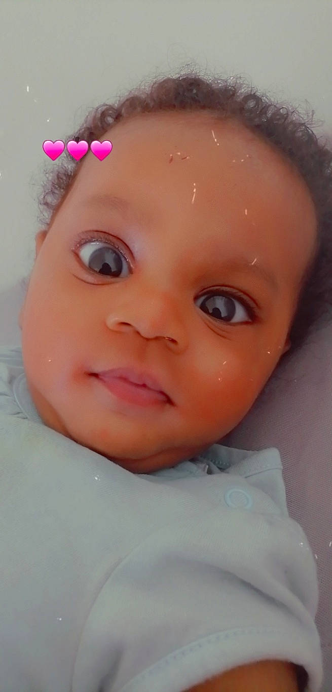 Laureen participe au concours pour gagner de l'argent avec cette photo : baby, cheek, child, close_up, doll, eyebrow, eyelash, fashion_accessory, hair_accessory, happy, human_body, iris, lip, nose, person, portrait_photography, skin, toddler, toy