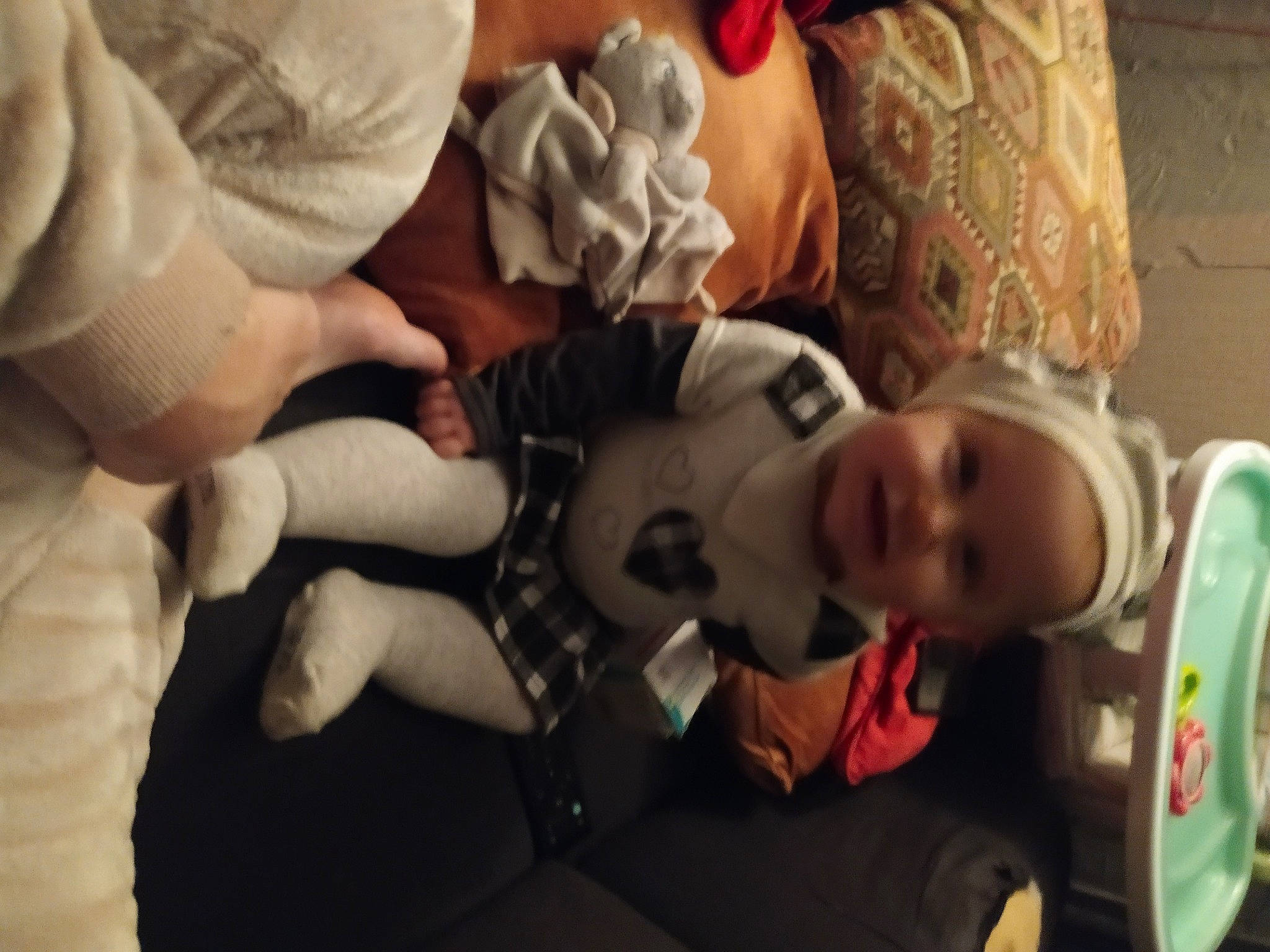 Celia participe au concours pour gagner de l'argent avec cette photo : baby, carmine, child, comfort, doll, fun, fur, human_leg, nail, person, plush, room, skin, stuffed_toy, thumb, toddler, toy, wood, wrist