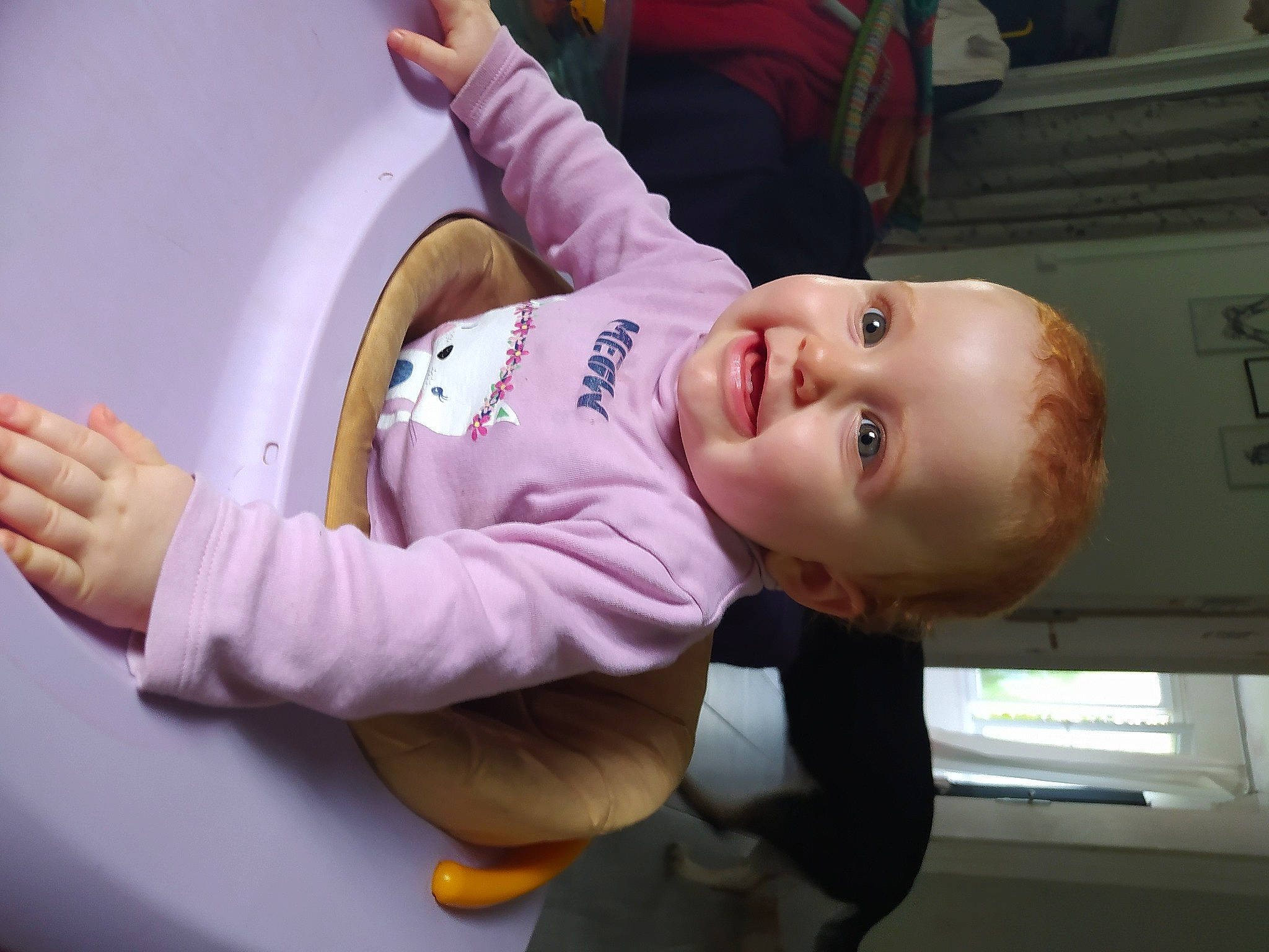 Celia a rejoint le concours — aidez-le/la à gagner de superbes lots ! arm, baby, baby_laughing, baby_products, baby_safety, baby_toddler_clothing, cheek, child, fun, happy, laugh, mouth, person, room, sitting, sleeve, smile, toddler