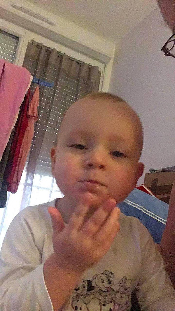 Chelsea a rejoint le concours — aidez-le/la à gagner de superbes lots ! baby, cheek, chin, cool, ear, eyebrow, eyelash, finger, forehead, gesture, hair, jaw, lip, mouth, neck, nose, person, shoulder, skin, thumb