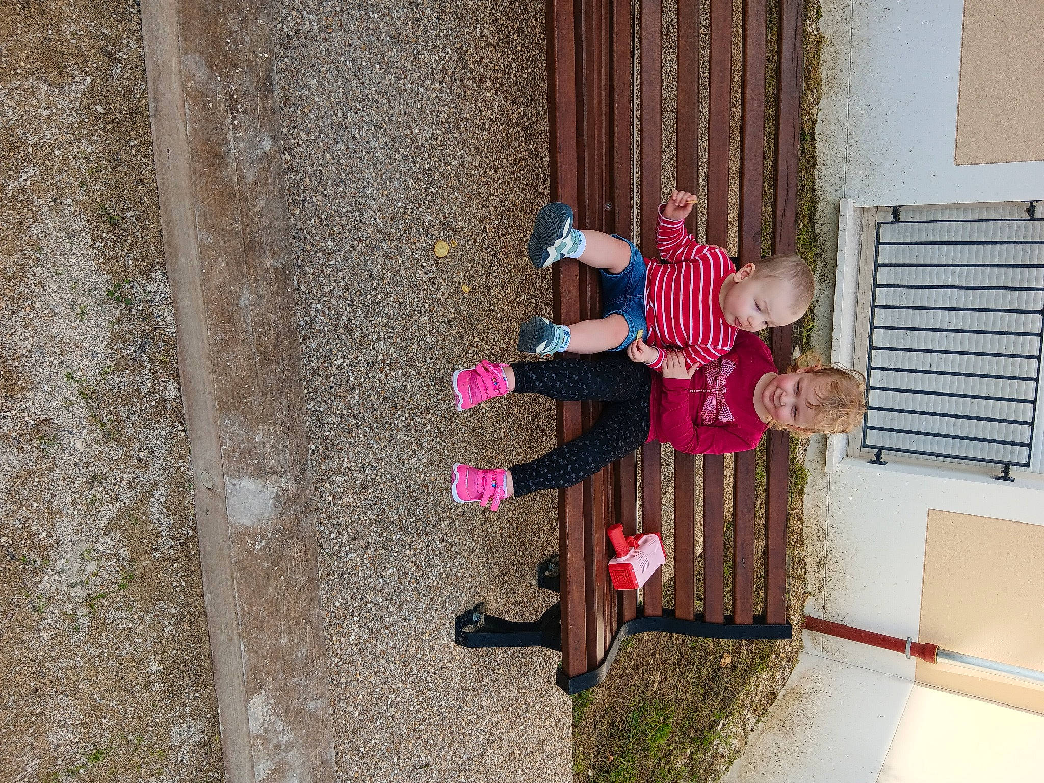 Chelsea a rejoint le concours — aidez-le/la à gagner de superbes lots ! building, child, concrete, door, facade, footwear, fun, hat, joy, leisure, magenta, pattern, person, pink, plant, room, shadow, smile, toddler, walking_shoe