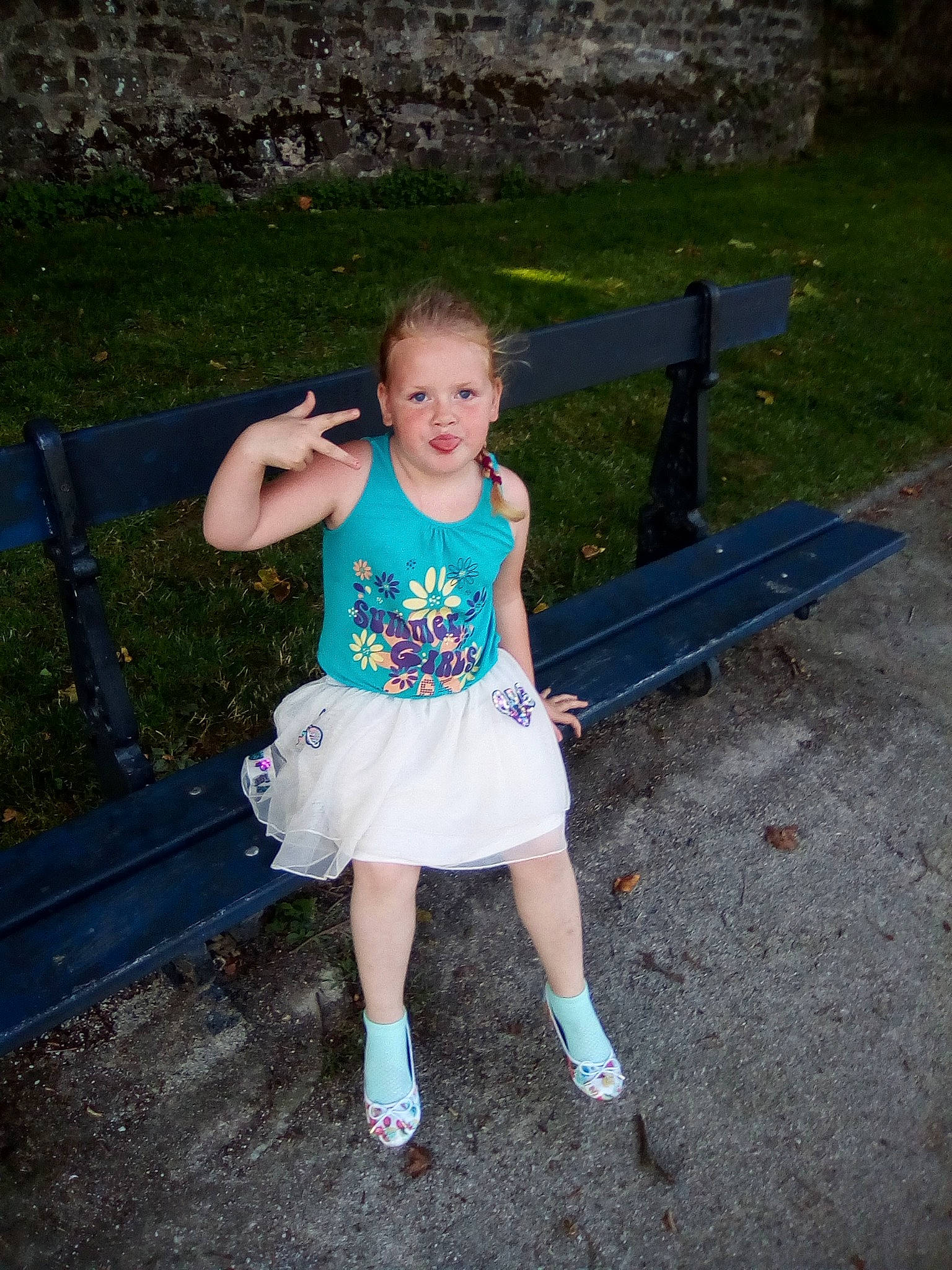 Lilana a rejoint le concours — aidez-le/la à gagner de superbes lots ! child, dress, fun, person, shoe, smile, summer, toddler, vacation