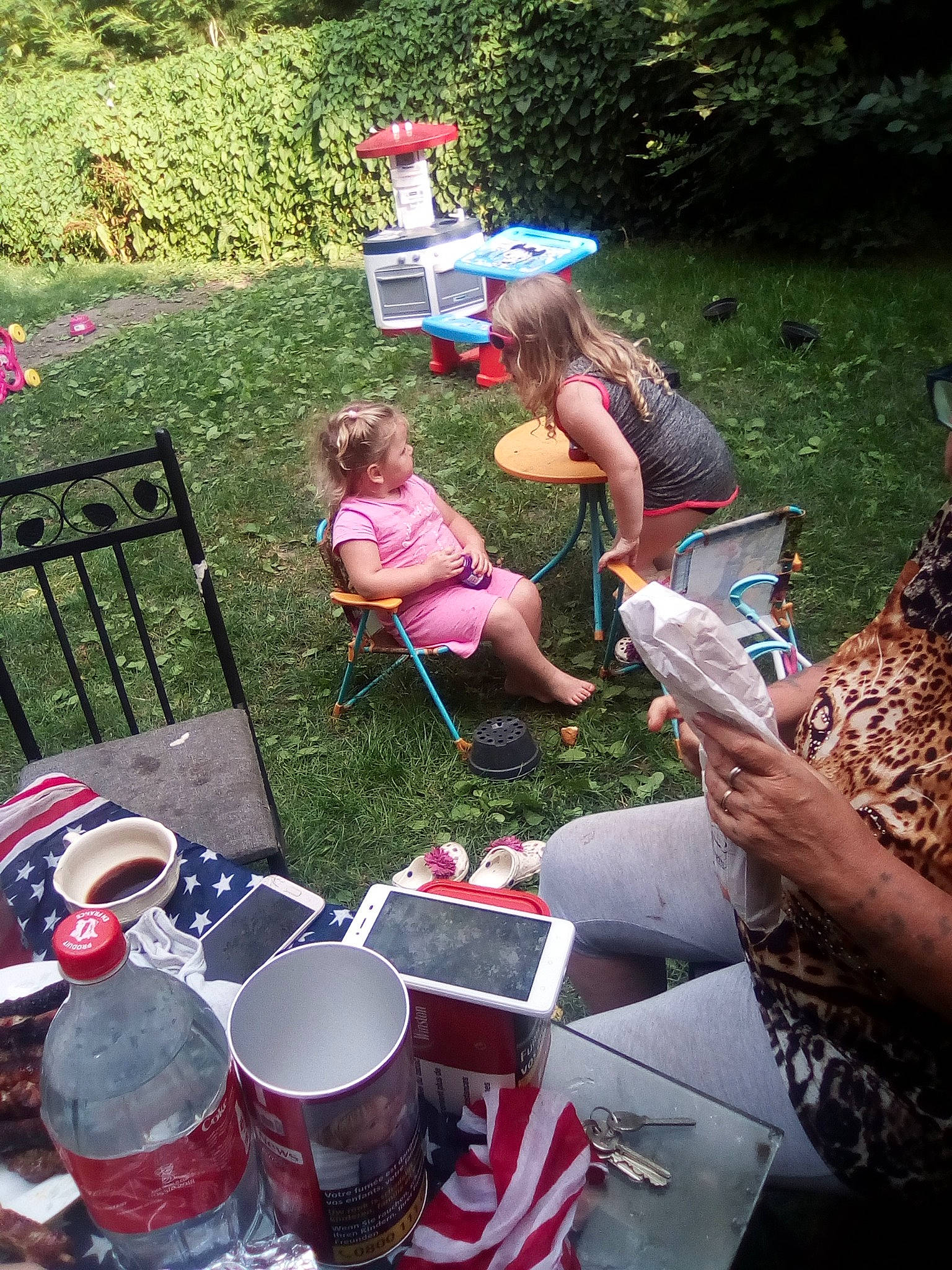 Lilana a rejoint le concours — aidez-le/la à gagner de superbes lots ! person, picnic, recreation