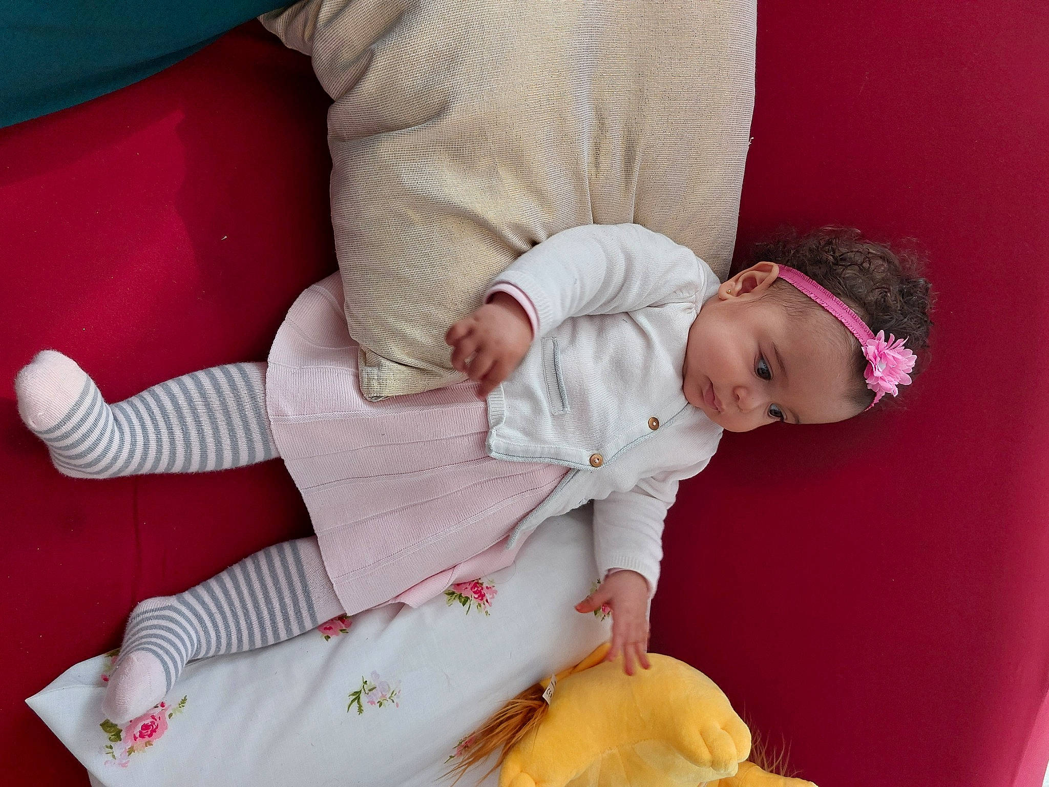 Mayssa participe au concours pour gagner de l'argent avec cette photo : baby, baby_products, baby_sleeping, baby_toddler_clothing, carmine, child, comfort, couch, human_leg, lap, leg, linens, pattern, person, pink, room, sitting, sleeve, sock, toddler