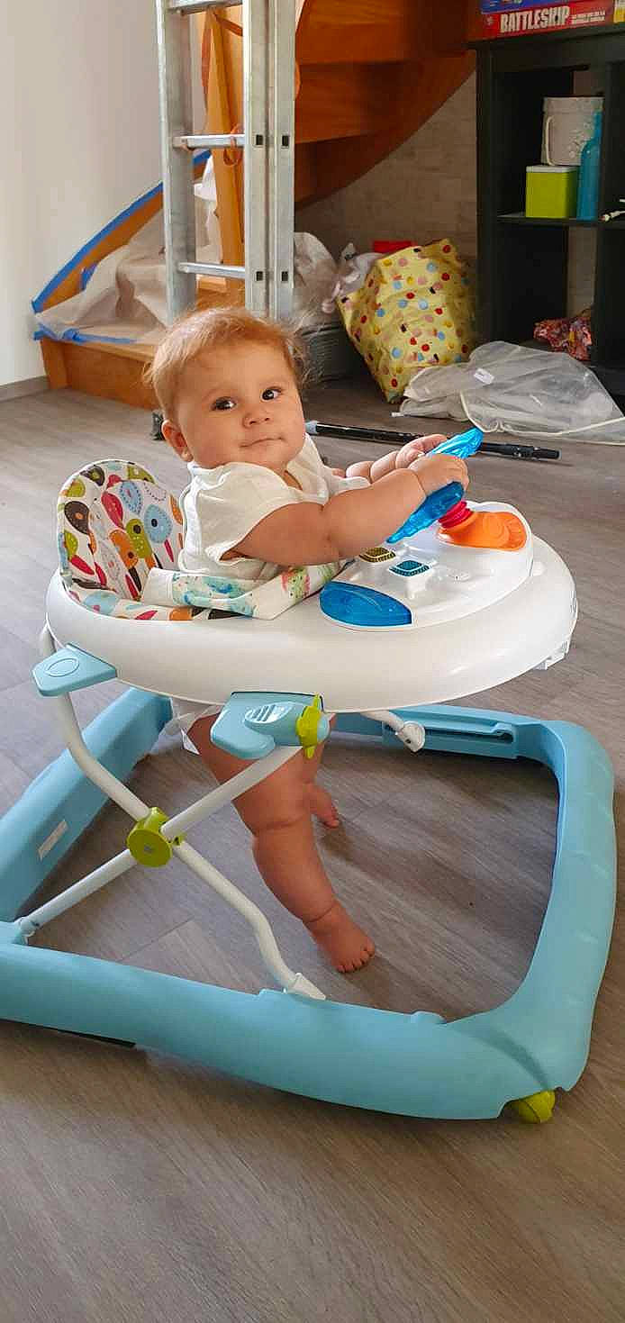 Rébecca a rejoint le concours — aidez-le/la à gagner de superbes lots ! baby, baby_products, baby_toys, bathtub, chair, child, furniture, person, play, product, sitting, toddler, toy