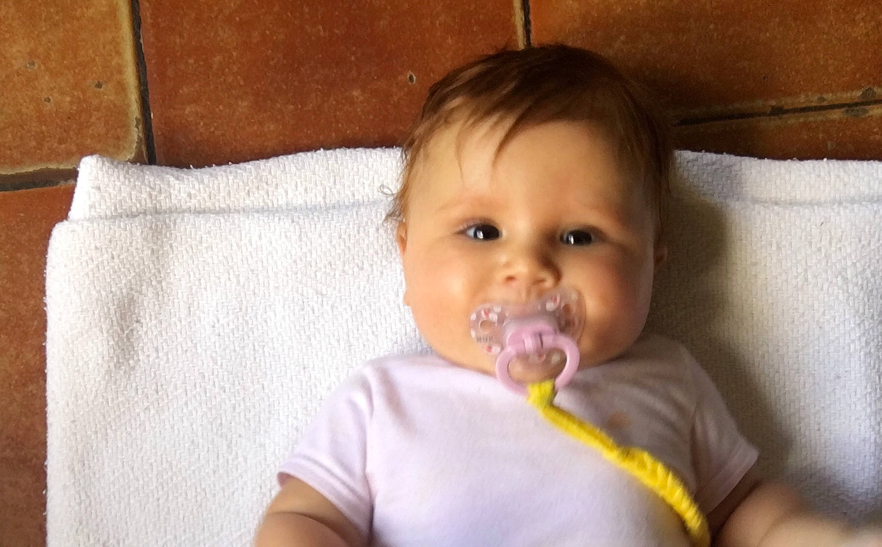 Rébecca a rejoint le concours — aidez-le/la à gagner de superbes lots ! baby, cheek, child, eating, eye, face, lip, mouth, neck, nose, person, skin, toddler