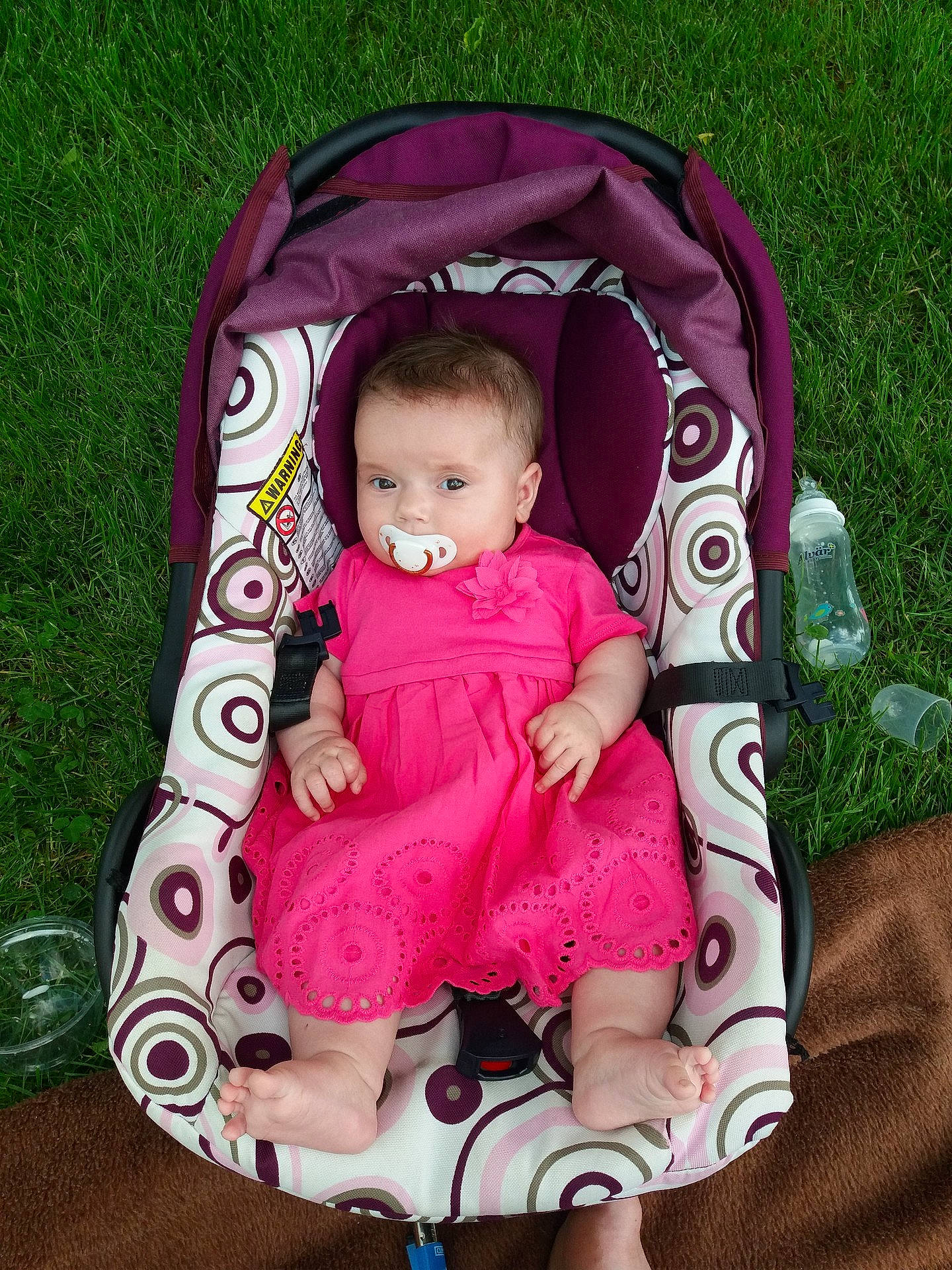 Inaya participe au concours pour gagner de l'argent avec cette photo : child, human_positions, infant, joy, person, pink, play, product, sitting, toddler