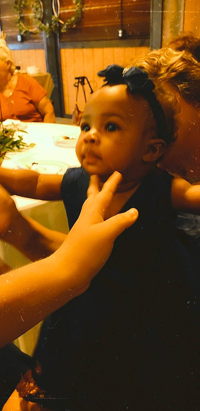 Camila is registered to the contest to win money with this photo: arm, black_hair, cheek, chin, ear, eyebrow, eyelash, finger, flash_photography, fun, gesture, hairstyle, hand, happy, lip, nose, person, shoulder, skin, thumb