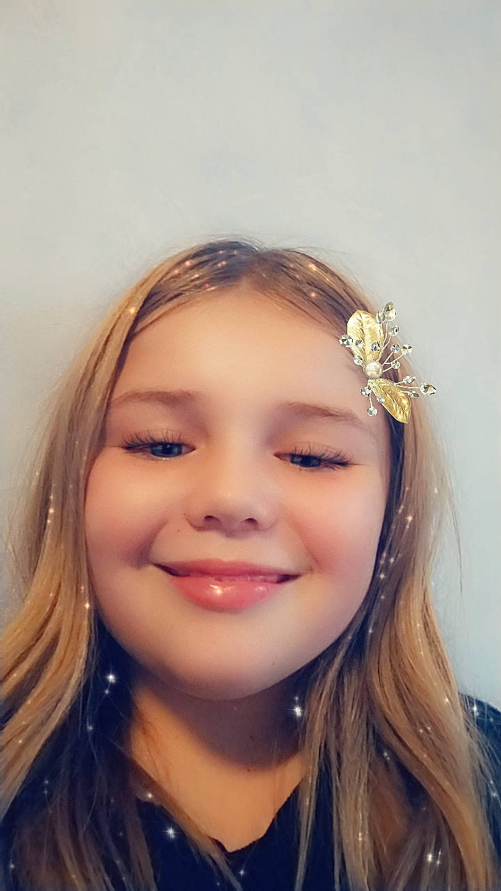 Shanone a rejoint le concours — aidez-le/la à gagner de superbes lots ! black_hair, cheek, chin, cool, ear, eyebrow, eyelash, facial_expression, flash_photography, forehead, fun, hairstyle, happy, headpiece, iris, jaw, joy, lip, neck, person