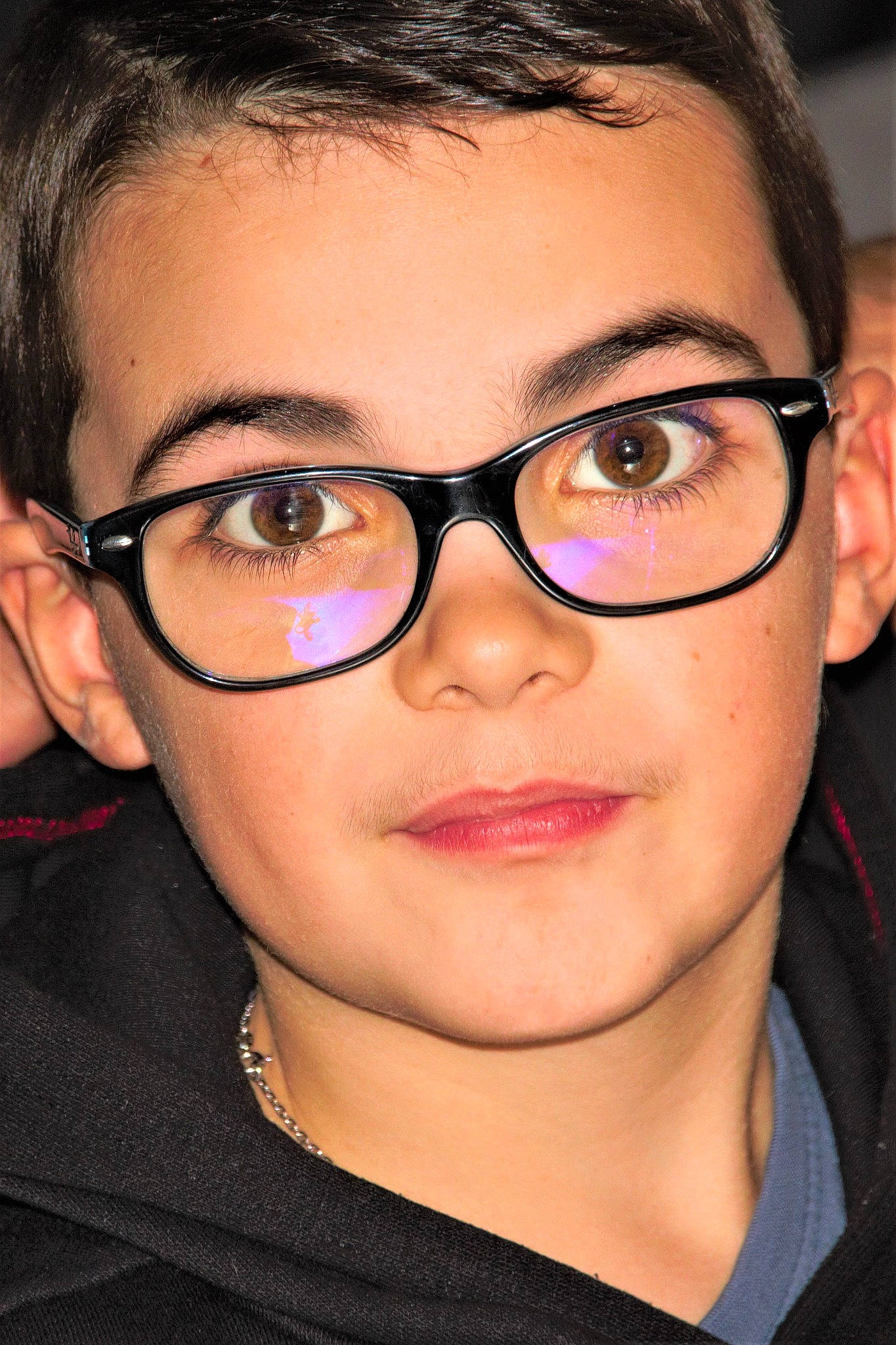 Lucas participe au concours pour gagner de l'argent avec cette photo : beauty, brown_hair, cheek, chin, close_up, eyebrow, eyelash, eyewear, forehead, girl, glasses, lip, nose, person, portrait, smile, vision_care