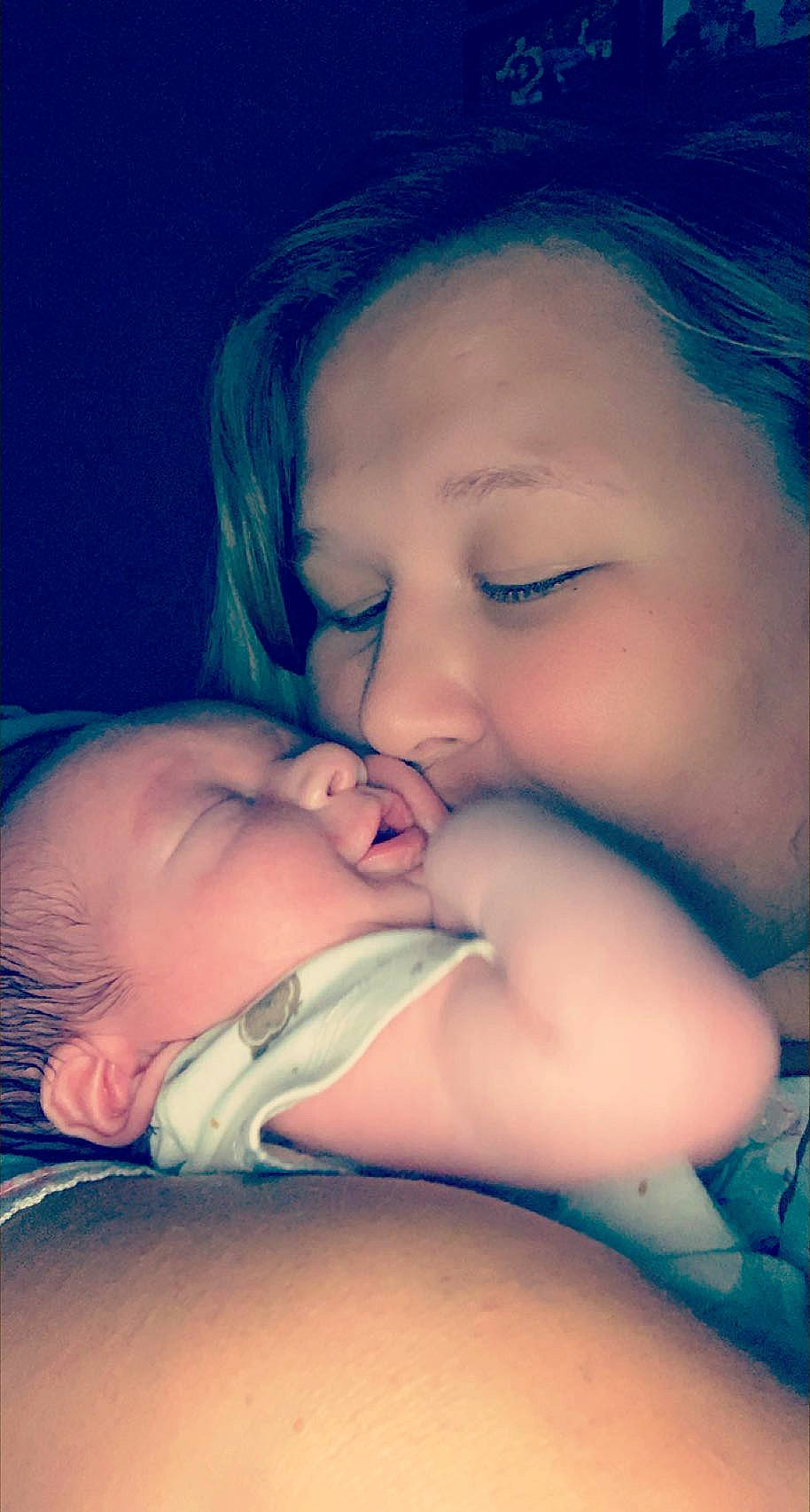 Grayso is registered to the contest to win money with this photo: arm, cheek, chin, cloud, comfort, ear, eye, eyebrow, eyelash, flash_photography, forehead, hand, happy, human_body, iris, lip, mouth, nose, person, skin
