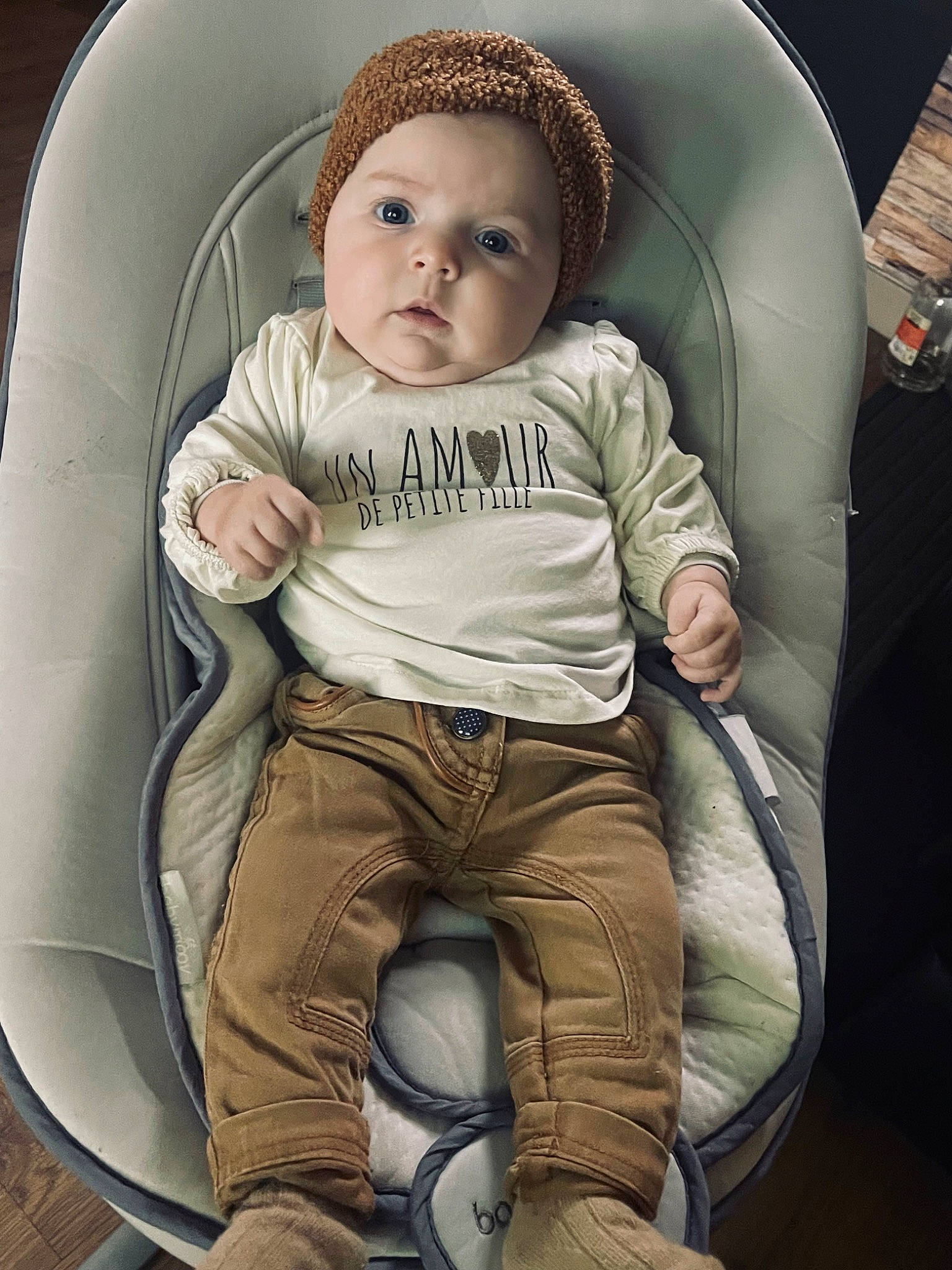 Jenna a rejoint le concours — aidez-le/la à gagner de superbes lots ! auto_part, baby, baby_carriage, baby_products, baby_toddler_clothing, cap, car_seat, chair, child, comfort, eye, finger, flash_photography, happy, head, headwear, person, portrait_photography, sitting, sleeve