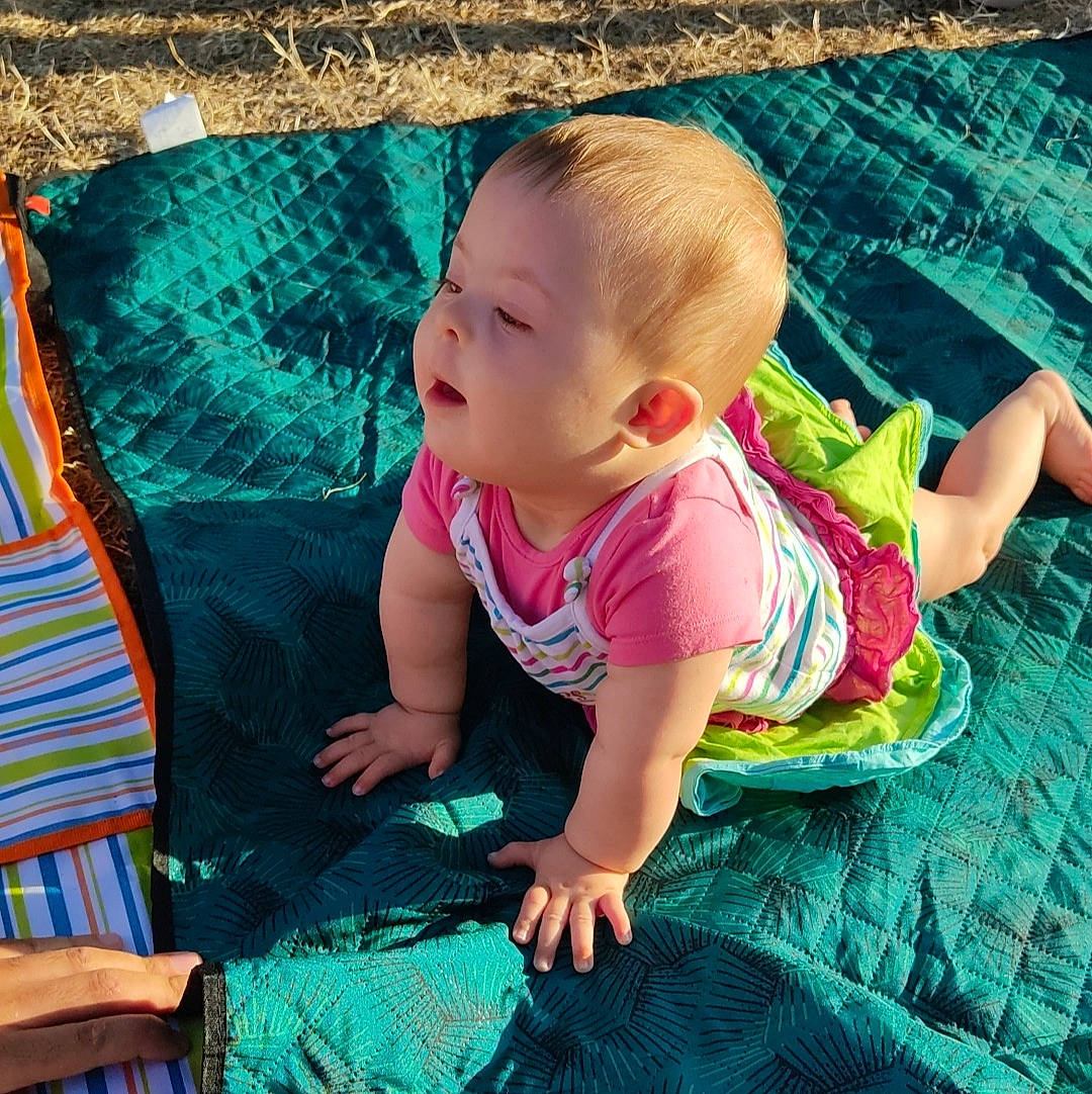 Keyla a rejoint le concours — aidez-le/la à gagner de superbes lots ! baby, baby_products, baby_toddler_clothing, child, cool, person, plant, play, product, sitting, sleep, summer, textile, toddler, vacation