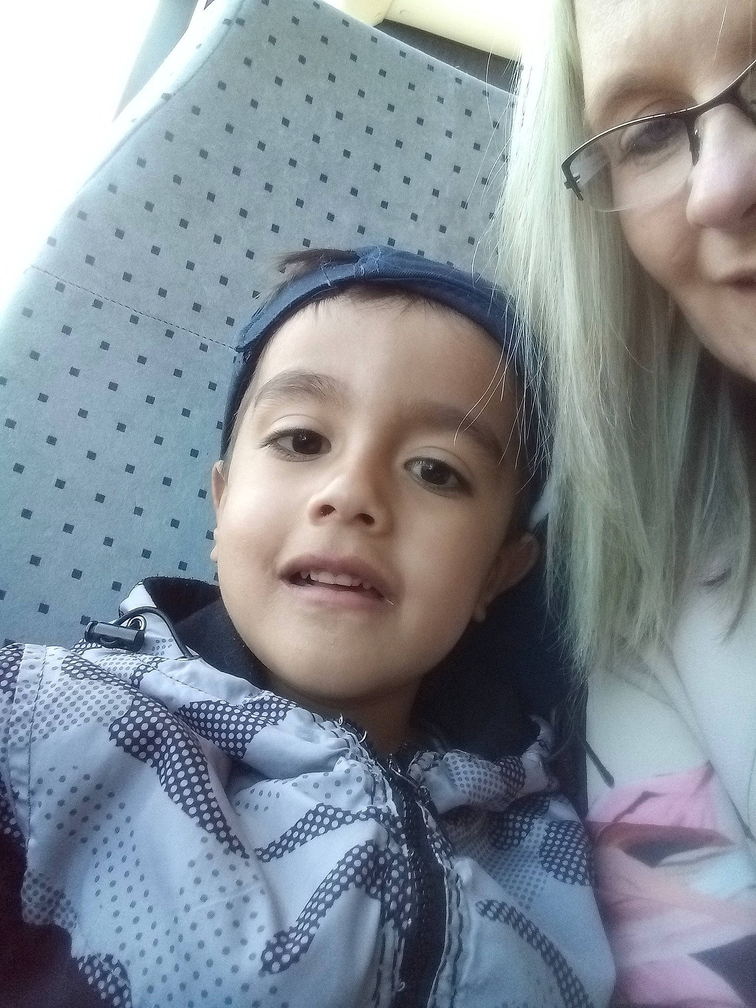 Alvin a rejoint le concours — aidez-le/la à gagner de superbes lots ! chin, clothing, eye, eyebrow, eyelash, face, facial_expression, forehead, glasses, hairstyle, head, lip, neck, organ, outerwear, person, product, skin, sleeve, smile