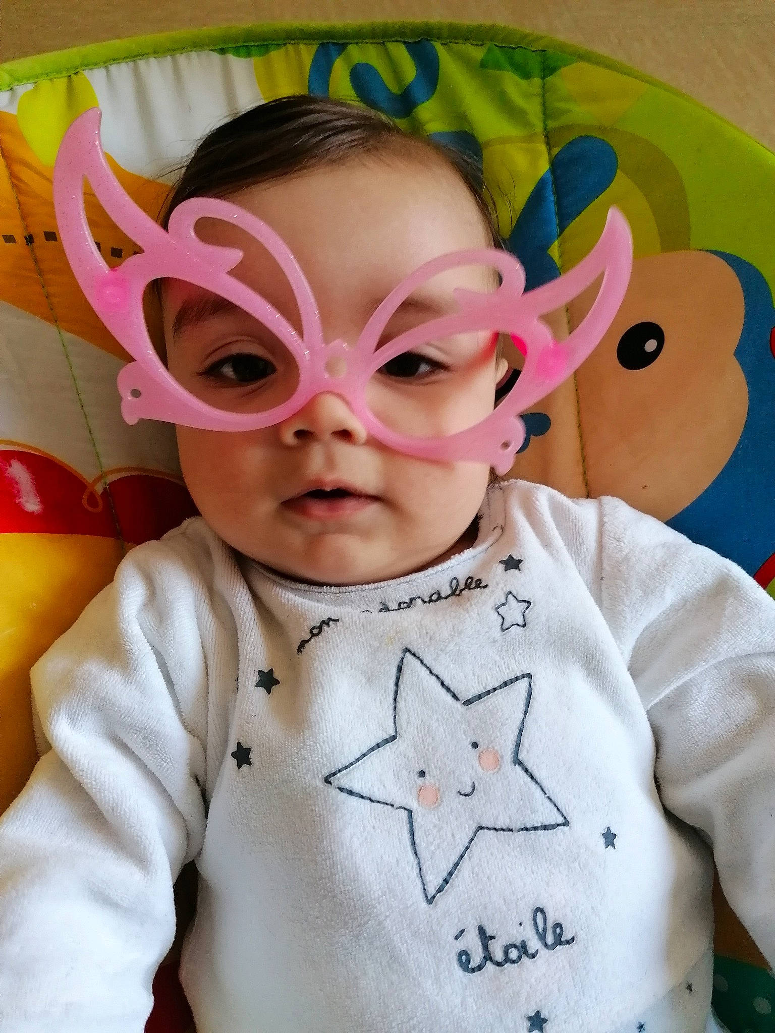 Warren participe au concours pour gagner de l'argent avec cette photo : baby_toddler_clothing, cheek, child, chin, cool, eyelash, eyewear, facial_expression, gesture, happy, headgear, mammal, mouth, nose, people, person, pink, sleeve, textile, vision_care