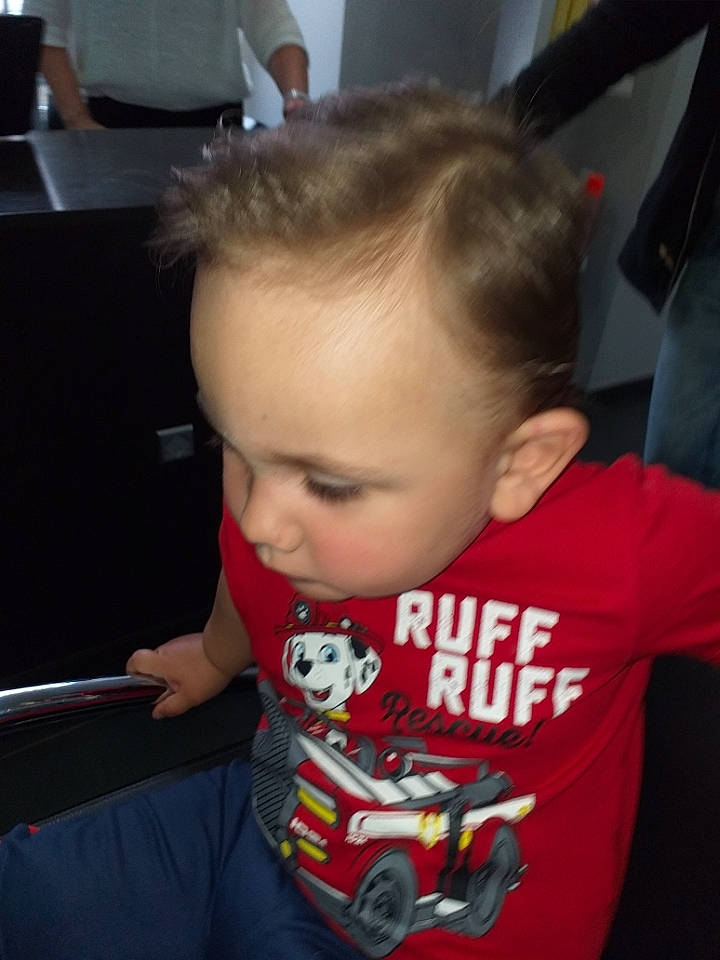 Kameron a rejoint le concours — aidez-le/la à gagner de superbes lots ! child, ear, forehead, hair, hairstyle, head, person, t_shirt, toddler