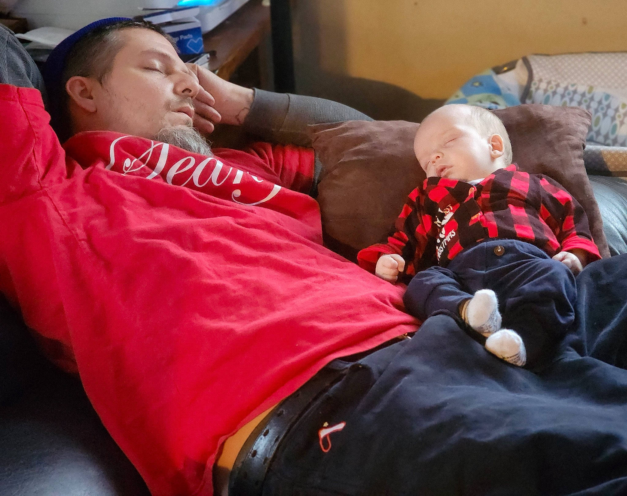 Joseph is registered to the contest to win money with this photo: baby, bag, bean_bag, bean_bag_chair, carmine, child, comfort, couch, event, fun, interaction, lap, luggage_and_bags, nap, person, pillow, room, shorts, sitting, thigh