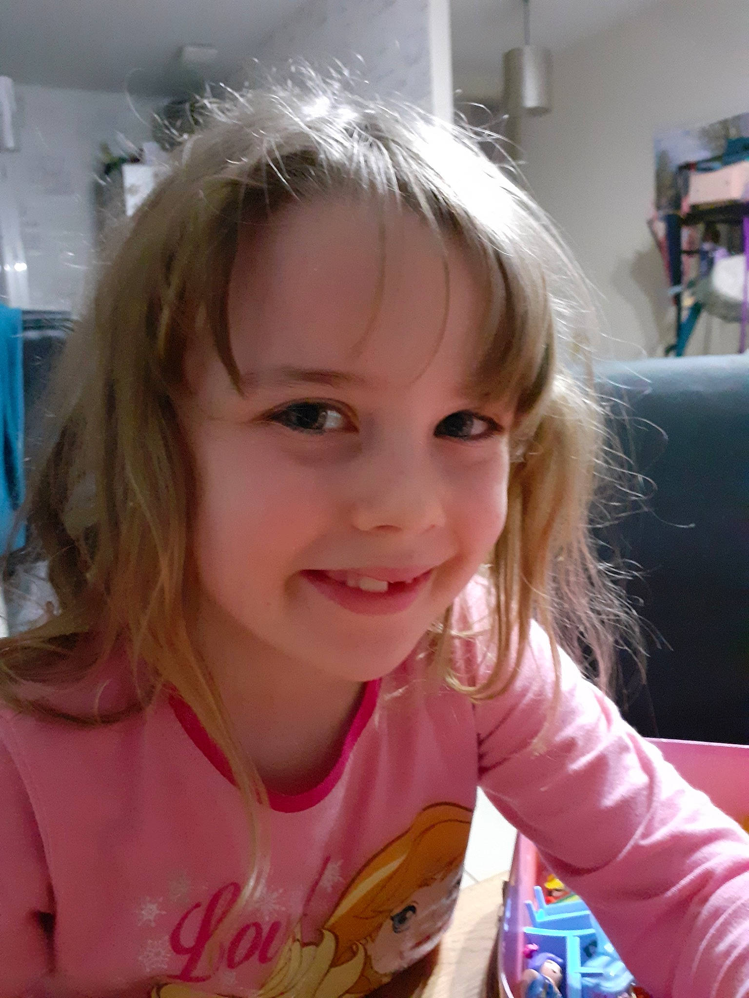 Summer a rejoint le concours — aidez-le/la à gagner de superbes lots ! blond, brown_hair, cheek, child, ear, face, hair, hairstyle, joy, lip, long_hair, person, smile, toddler