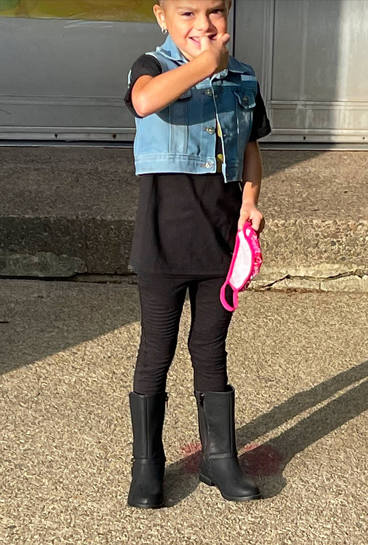 Angelica is registered to the contest to win money with this photo: belt, blazer, collar, denim, dress_shirt, electric_blue, eyewear, face, fashion_accessory, fashion_design, formal_wear, headwear, human_leg, joy, knee, leg, person, plaid, sleeve, sportswear