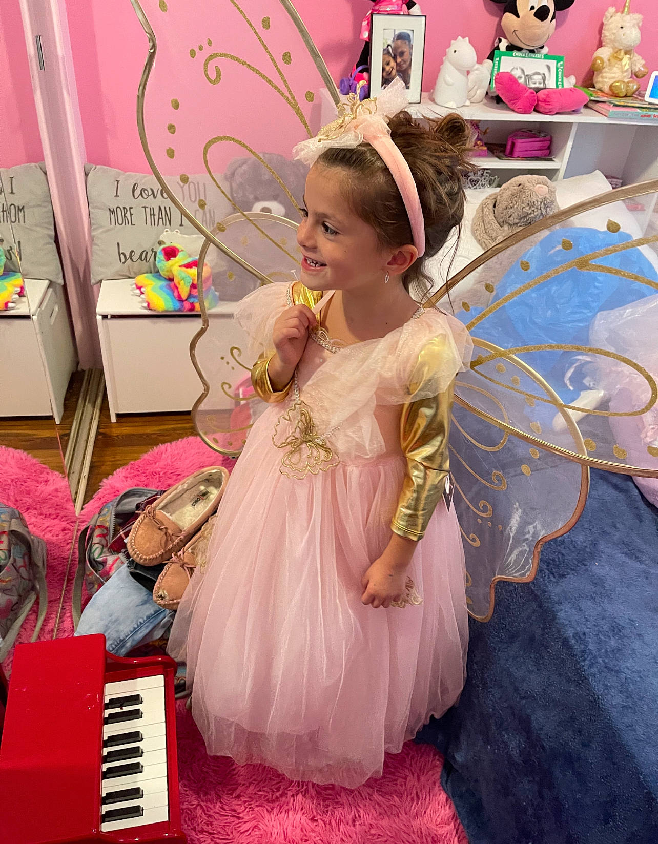 Angelica is registered to the contest to win money with this photo: angel, child, entertainment, event, fashion_accessory, fashion_design, formal_wear, fun, gown, happy, headpiece, joy, keyboard, magenta, musical_instrument, musical_keyboard, mythical_creature, peach, person, piano