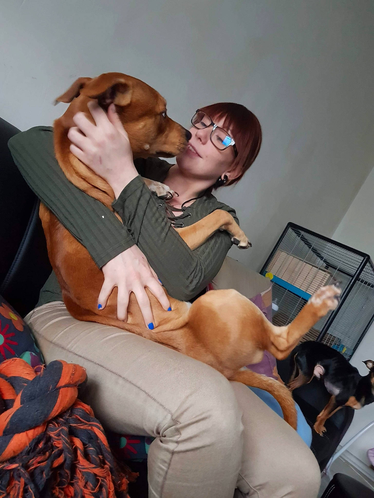 Kenzo participe au concours pour gagner de l'argent avec cette photo : fun, joy, lap, muscle, person, sitting