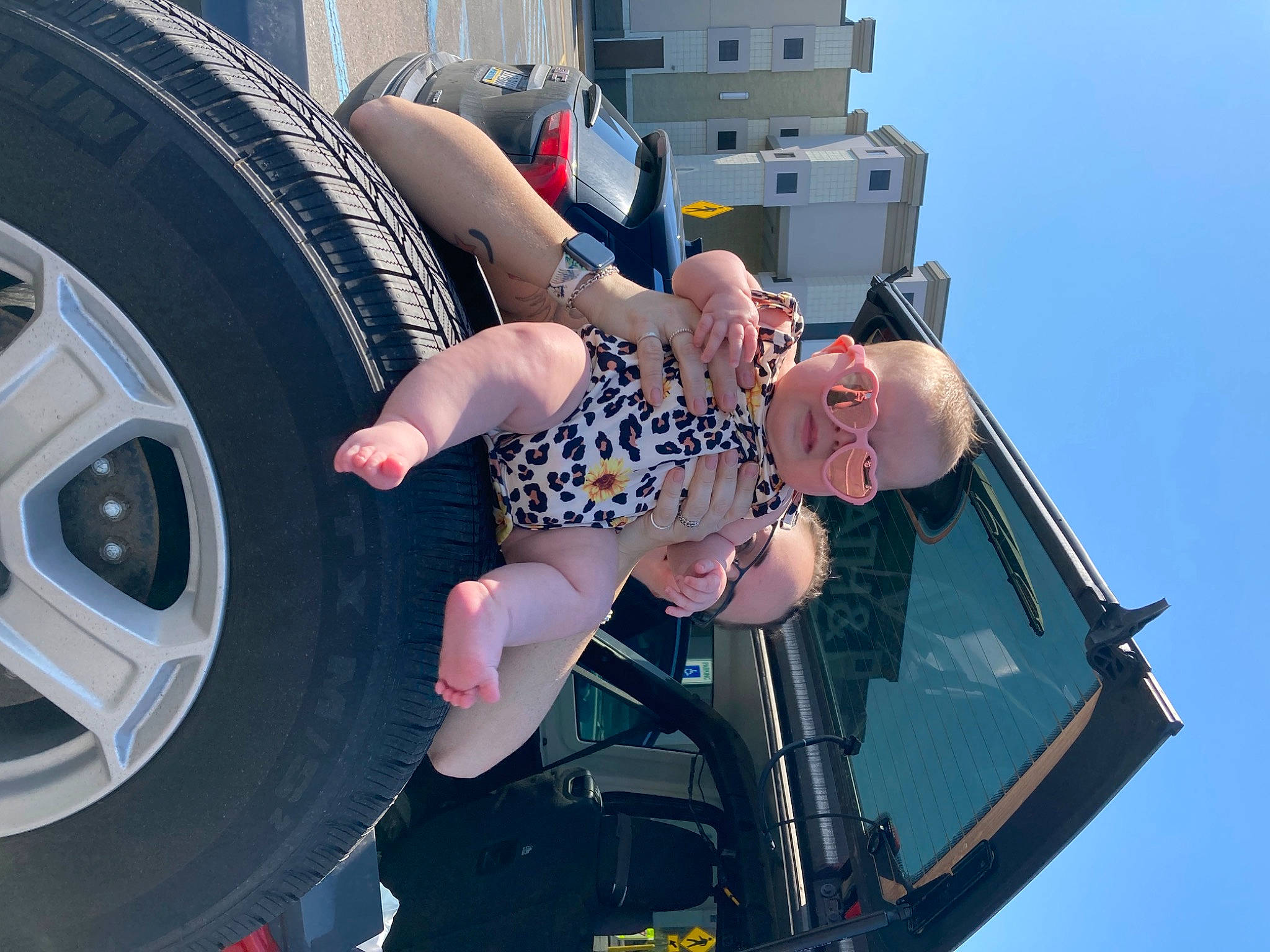 Lennix is registered to the contest to win money with this photo: alloy_wheel, automotive_design, automotive_exterior, automotive_tire, bumper, car, eyewear, fender, hood, hubcap, motor_vehicle, person, sky, synthetic_rubber, tire, tire_care, tread, vehicle, vehicle_door, wheel