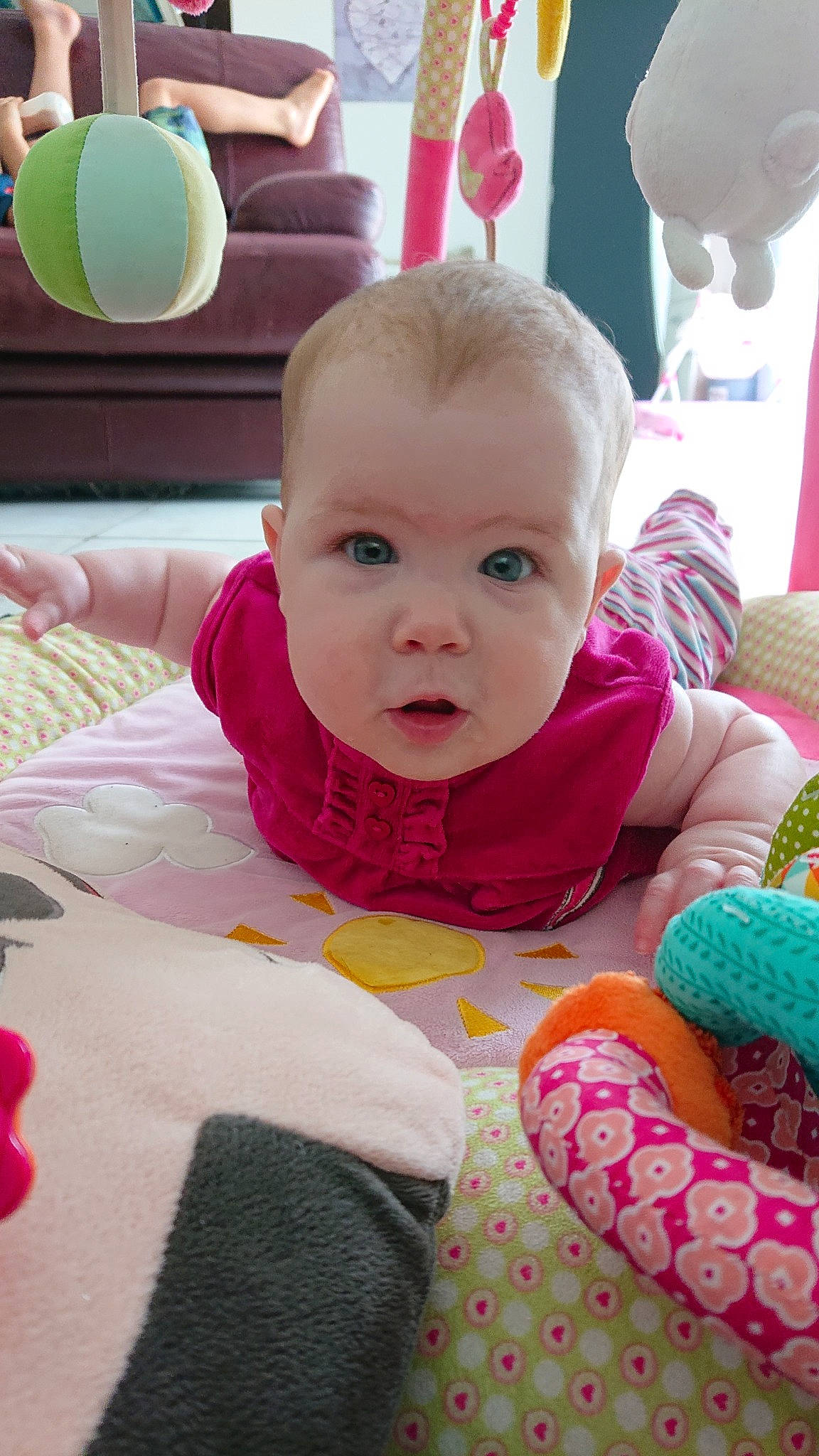 Lycia participe au concours pour gagner de l'argent avec cette photo : baby, baby_toys, cheek, child, person, pink, play, room, skin, stuffed_toy, toddler