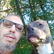 Tokyo a rejoint le concours — aidez-le/la à gagner de superbes lots ! man, glasses, beard, dog, pet, outdoor, trees, nature, close_up, collar, canine, portrait, friendship, daylight, leisure, animal, face, looking, casual, photography