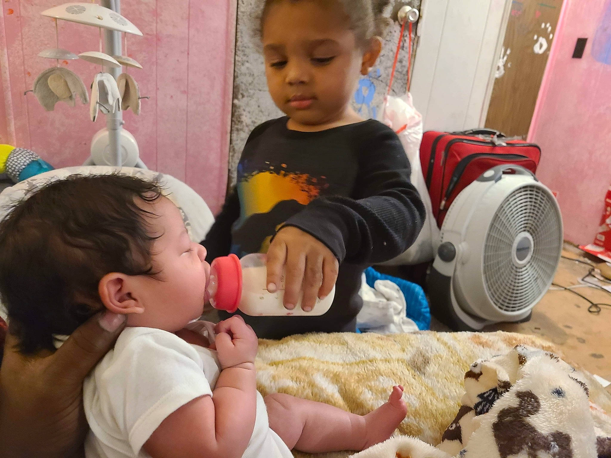 Azjuan is registered to the contest to win money with this photo: baby_toddler_clothing, cheek, child, ear, eye, face, facial_expression, finger, fun, hairstyle, happy, human, iris, mammal, nose, organ, person, product, skin, textile