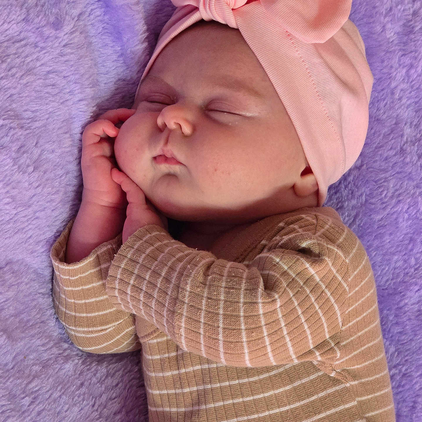 Sophie participe au concours pour gagner de l'argent avec cette photo : baby, blanket, bow, cheeks, close_up, cute, face, hand, infant, newborn, nursery, onesie, peaceful, pink_headband, portrait, purple_blanket, sleeping, sleeping_baby, soft_texture, striped_clothing