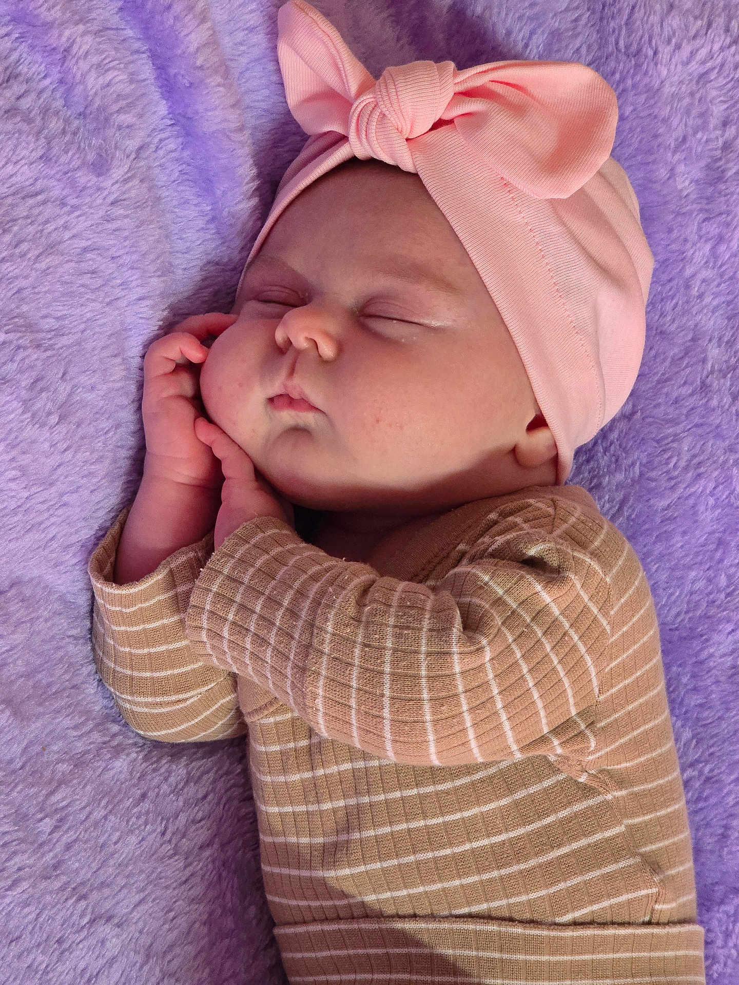 Sophie participe au concours pour gagner de l'argent avec cette photo : baby, infant, newborn, sleeping, sleeping_baby, pink_headband, bow, cheeks, blanket, purple_blanket, soft_texture, onesie, striped_clothing, peaceful, portrait, close_up, nursery, hand, face, cute