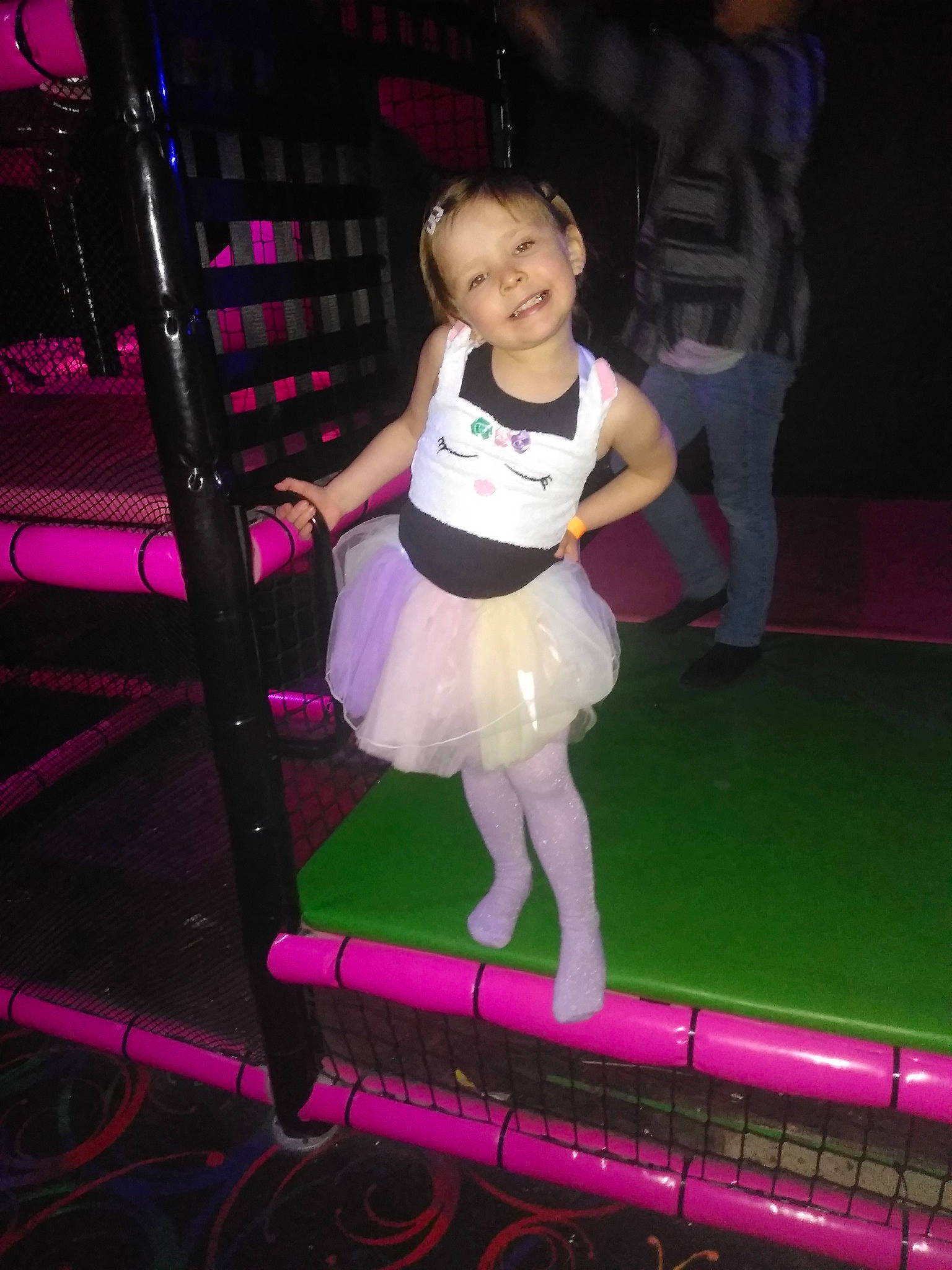 Kayani is registered to the contest to win money with this photo: ballet_tutu, child, costume, dance, dancer, event, fun, joy, night, performance, performing_arts, person, pink, smile, sportswear, violet