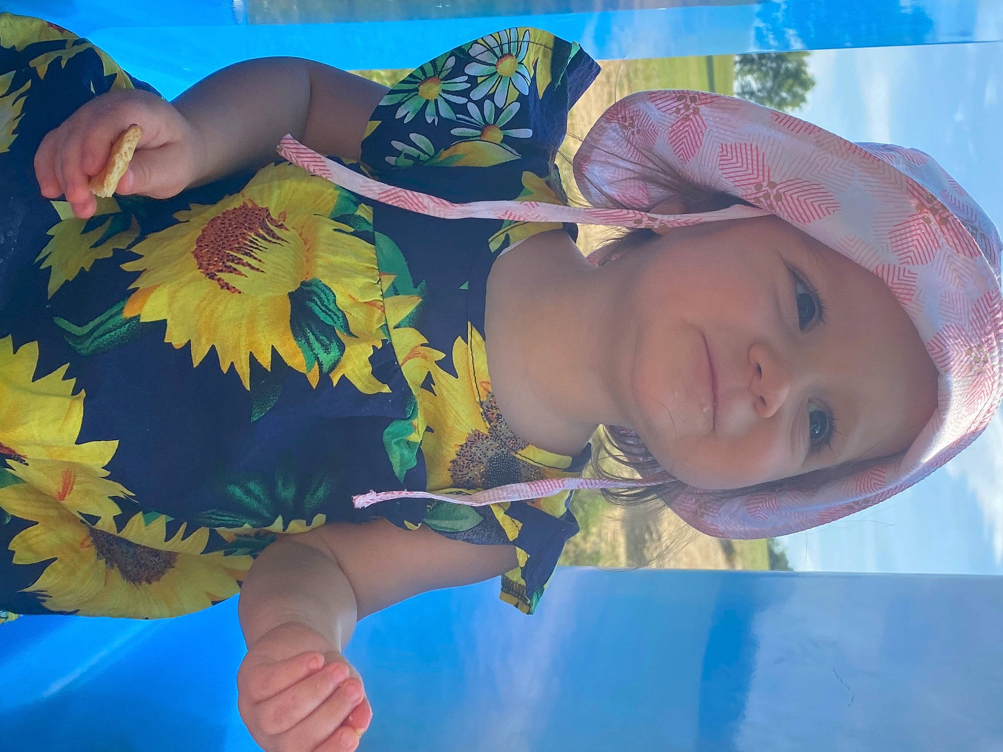 Cléa a rejoint le concours — aidez-le/la à gagner de superbes lots ! arm, azure, blue, cool, electric_blue, facial_expression, fashion, fun, gesture, hairstyle, happy, hat, headwear, leisure, organism, pattern, people_in_nature, person, sky, smile