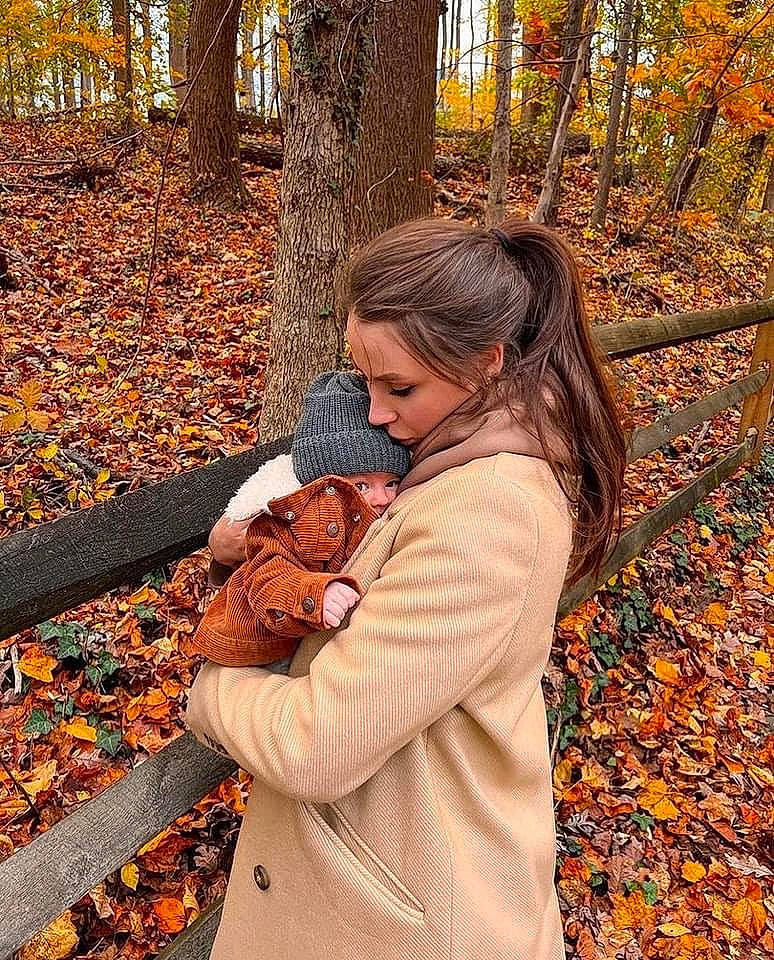 Adnan a rejoint le concours — aidez-le/la à gagner de superbes lots ! autumn, brown, deciduous, fawn, forest, fur, grass, hoodie, leaf, leisure, orange, people_in_nature, person, plant, portrait_photography, tree, trunk, winter, wood, woodland
