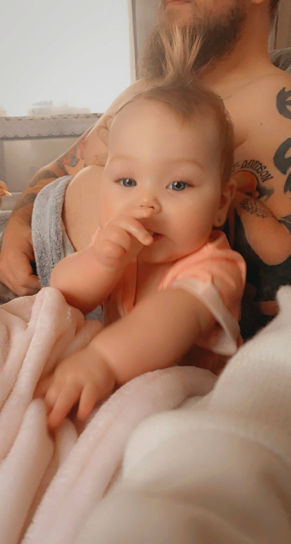 Nova is registered to the contest to win money with this photo: cheek, chest, comfort, eyelash, finger, gesture, hand, happy, human_body, leg, lip, mouth, neck, nose, person, shoulder, skin, stomach, thigh, thumb