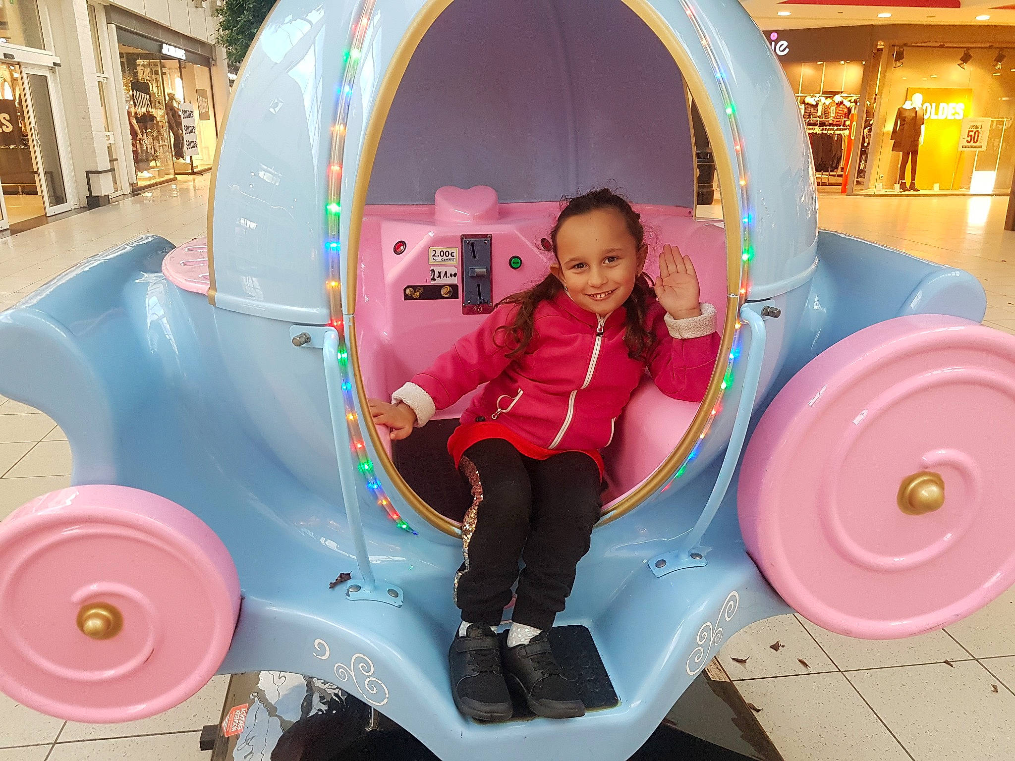 Angela a rejoint le concours — aidez-le/la à gagner de superbes lots ! child, fun, joy, leisure, person, pink, play, playground, playground_slide, product, public_space, purple, recreation, toddler, toy