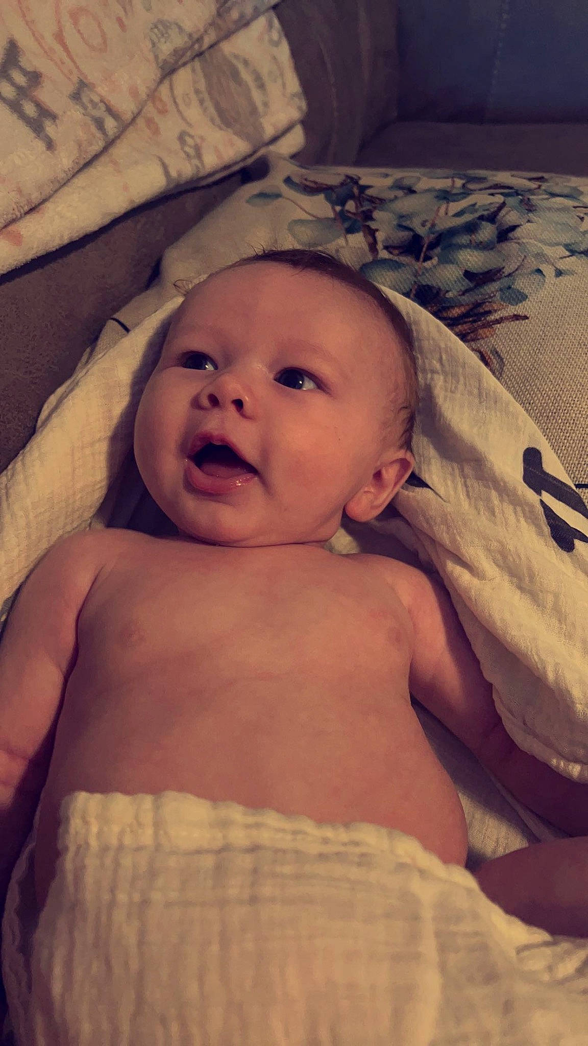 Graysen is registered to the contest to win money with this photo: arm, baby, cheek, chin, comfort, eye, eyebrow, face, facial_expression, hairstyle, head, human_body, iris, lip, mouth, muscle, nose, person, product, skin