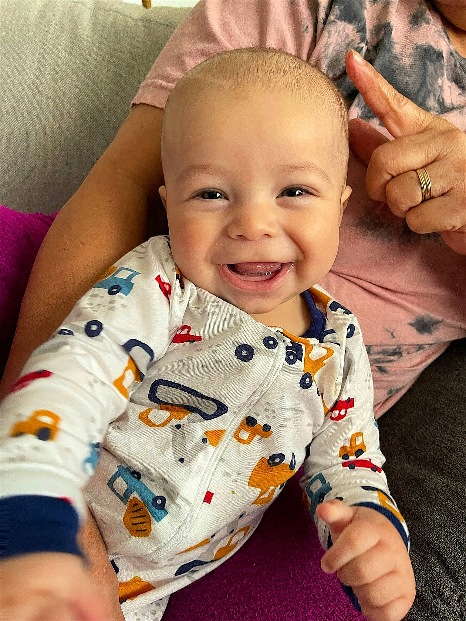 Santiago is registered to the contest to win money with this photo: baby, baby_toddler_clothing, cheek, chin, comfort, facial_expression, finger, happy, head, human, iris, joy, mouth, neck, nose, people, person, skin, sleeve, smile