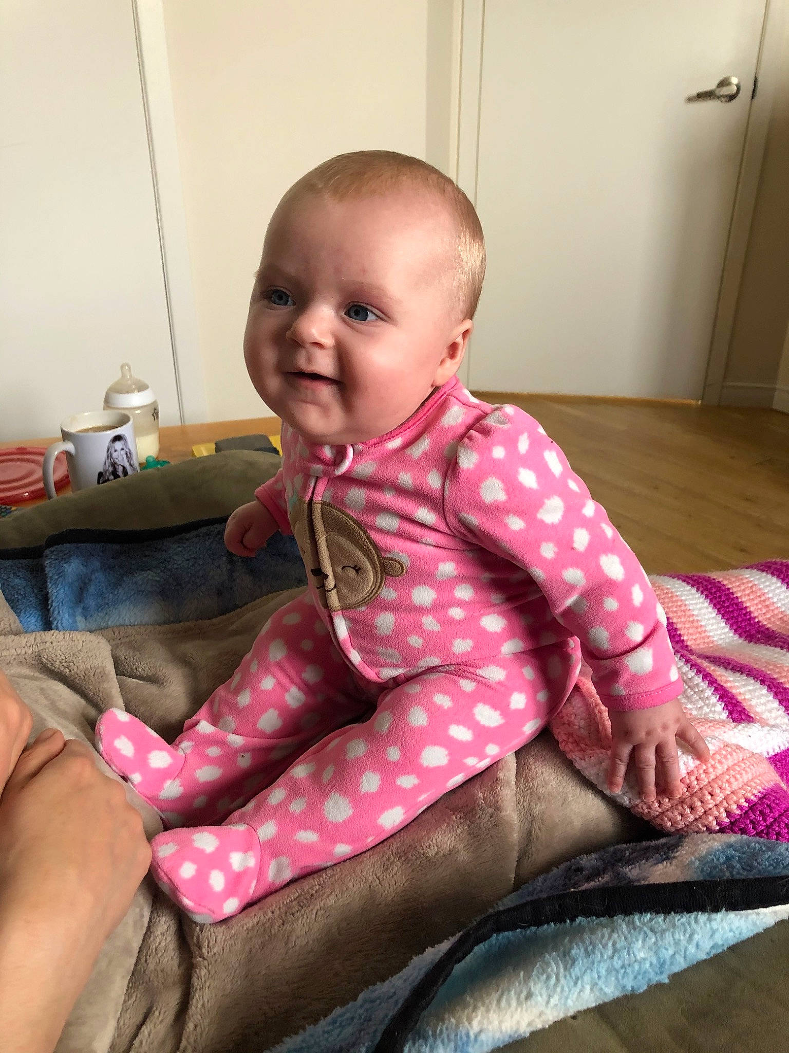 Marjorie participe au concours pour gagner de l'argent avec cette photo : baby, cheek, child, person, pink, sitting, skin, toddler