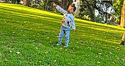 Bogdan a rejoint le concours — aidez-le/la à gagner de superbes lots ! child, toddler, grass, park, trees, statue, sunlight, outdoor, pointing, clothing, casual, daylight, nature, greenery, happy, person, young, jeans, sneakers, smiling