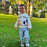 Bogdan participe au concours pour gagner de l'argent avec cette photo : child, toddler, outdoor, grass, trees, sunlight, jacket, mickey_mouse, pluto, sneakers, walking, greenery, park, smiling, person, casual_clothing, nature, daylight, happy, young_child