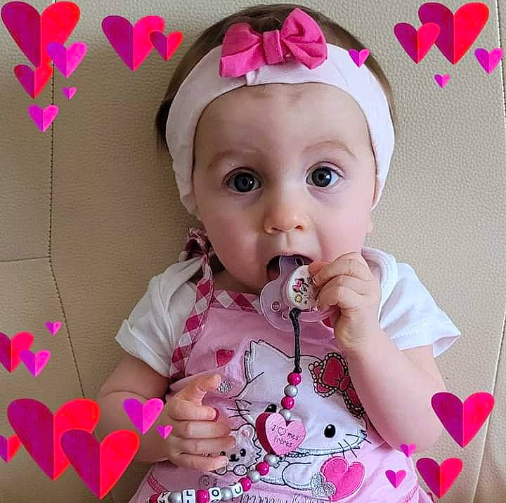 Lylou participe au concours pour gagner de l'argent avec cette photo : baby, baby_toddler_clothing, beauty, cap, cheek, child, eyelash, facial_expression, finger, gesture, happy, lip, nose, person, petal, pink, product, skin, sleeve, surprise