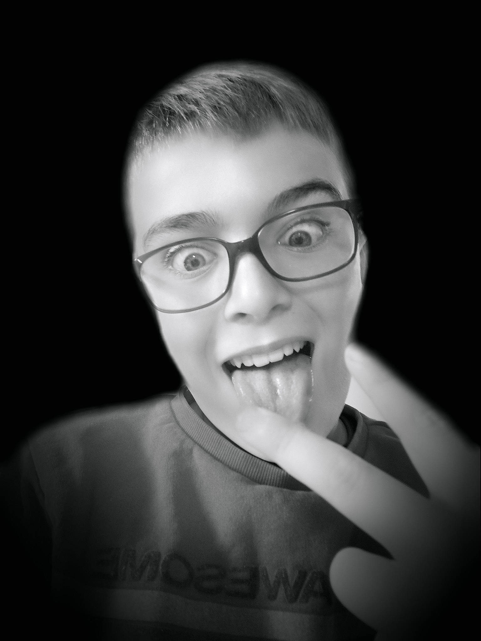 Kilian a rejoint le concours — aidez-le/la à gagner de superbes lots ! beauty, black, black_and_white, cheek, chin, eye, eyebrow, eyewear, face, facial_expression, forehead, glasses, head, monochrome, nose, organ, person, photograph, photography, portrait