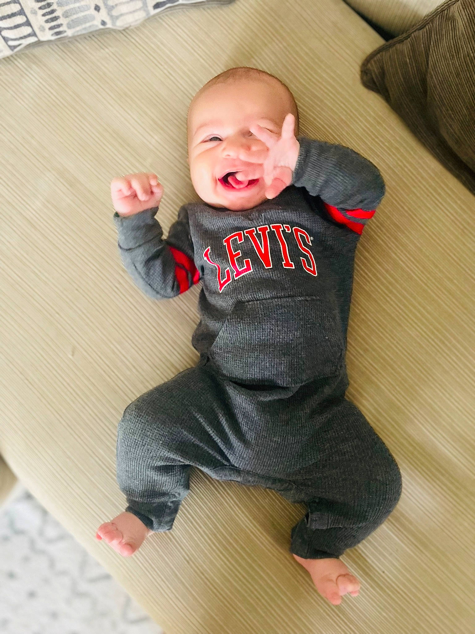 Jamari is registered to the contest to win money with this photo: baby, baby_toddler_clothing, carmine, child, comfort, eye, face, flooring, foot, hardwood, head, human_body, knee, leg, person, sitting, sleeve, t_shirt, thigh, toddler