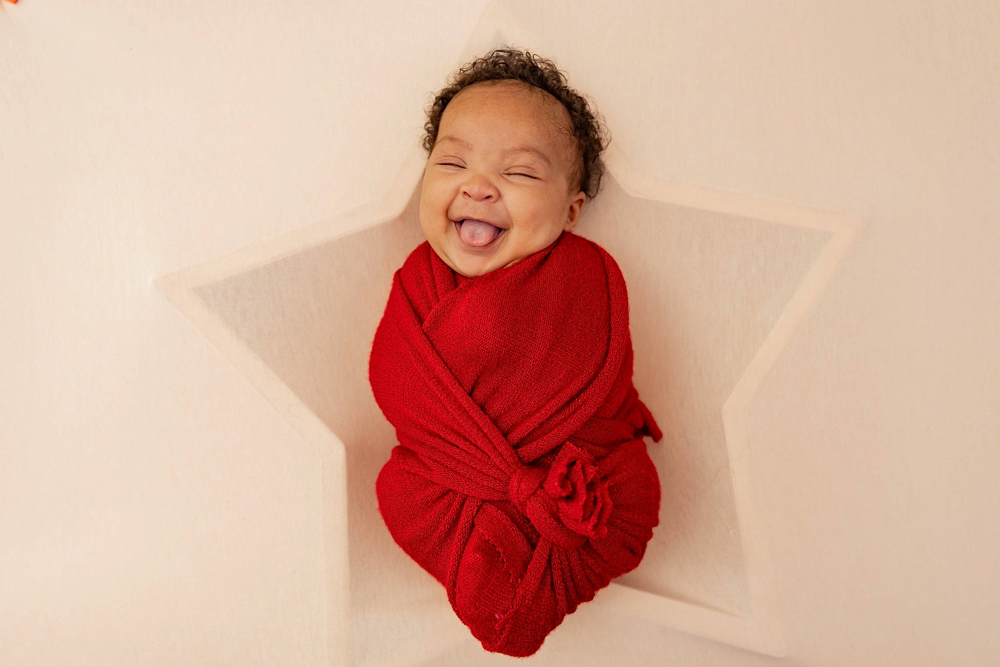 Journee is registered to the contest to win money with this photo: chin, collar, comfort, elbow, face, fashion_accessory, flash_photography, gesture, hair, happy, human_body, lip, magenta, neck, outerwear, person, sleeve, smile, t_shirt, toddler