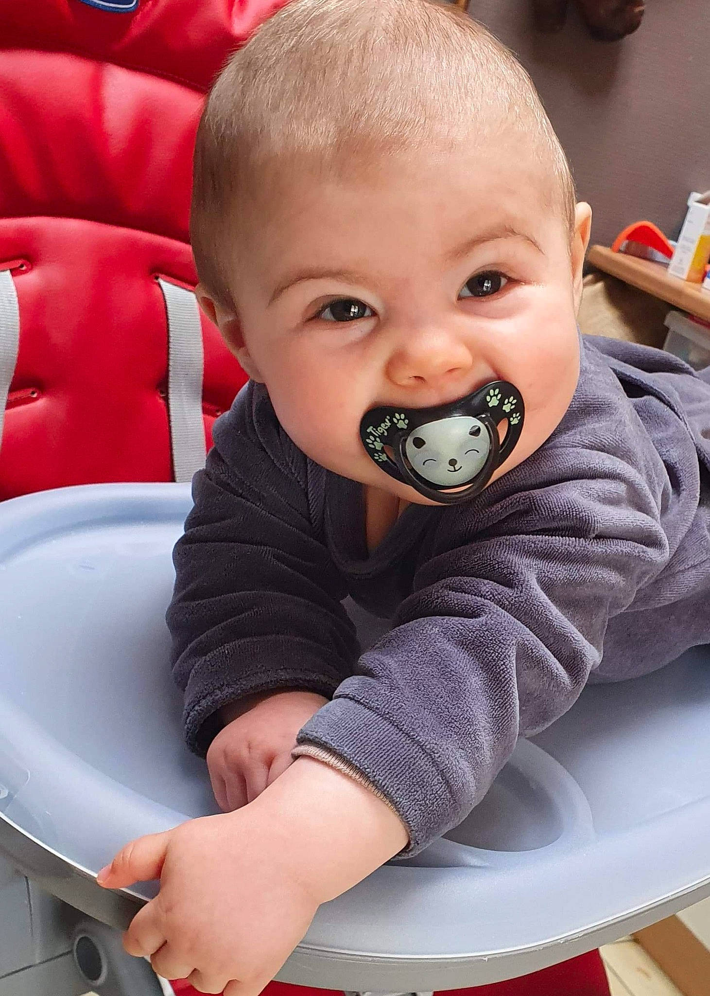 Thayron participe au concours pour gagner de l'argent avec cette photo : baby, baby_toddler_clothing, carmine, chair, cheek, child, comfort, eyelash, face, facial_expression, fun, happy, head, moustache, nose, person, product, sitting, skin, sleeve