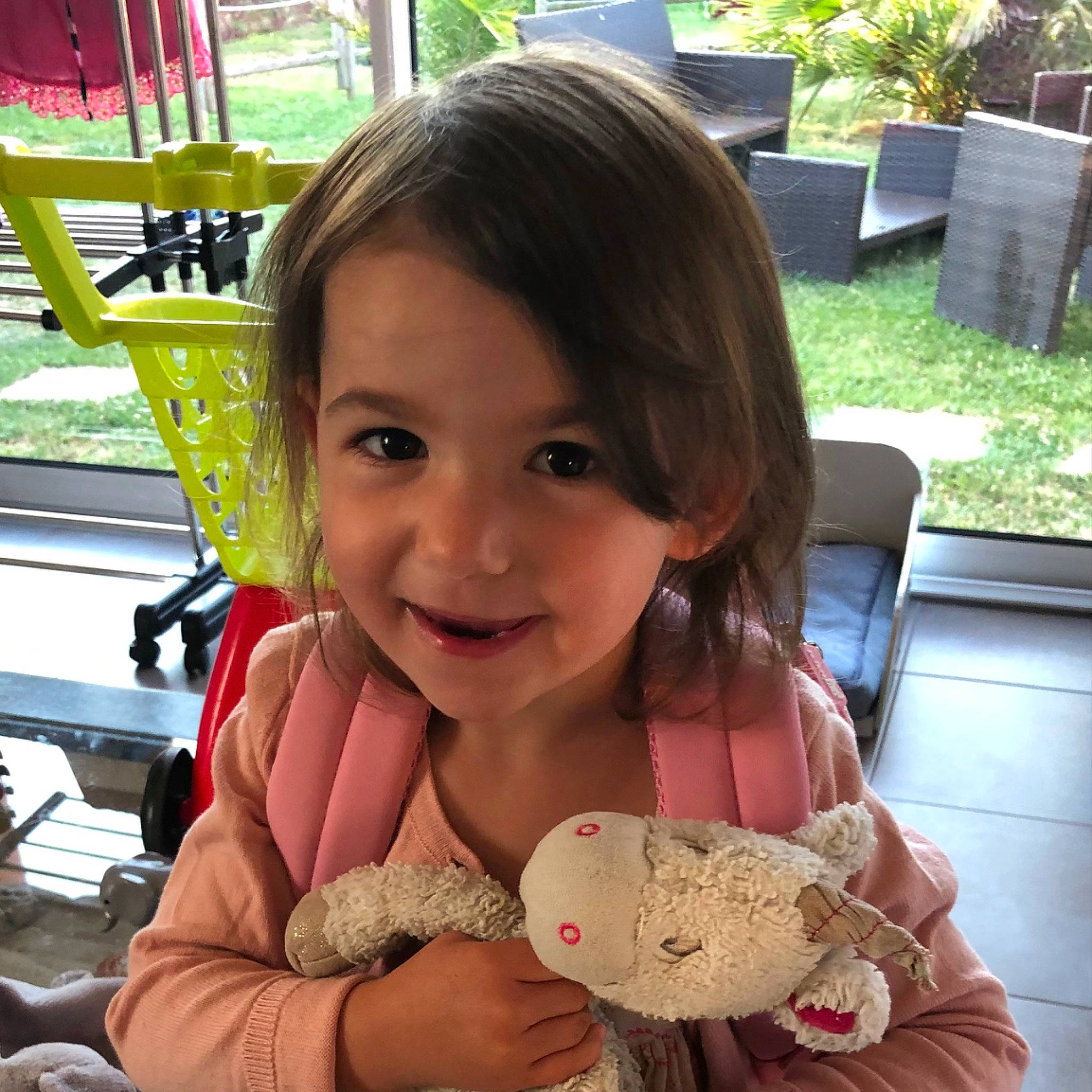 Olivia a rejoint le concours — aidez-le/la à gagner de superbes lots ! beauty, black_hair, chair, child, cool, facial_expression, finger, fun, happy, joy, leisure, lip, mammal, people, person, photograph, plant, recreation, skin, smile